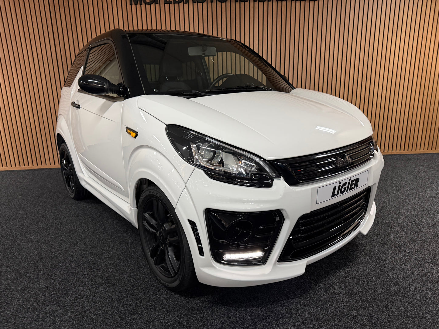 Ligier JS50 Sport | 8 PS leiser DCI Motor | 45 km/h | Rückfahrkamera | Innerhalb 250 KM Kostenlose Lieferung | Mopedauto | Leichtmobile