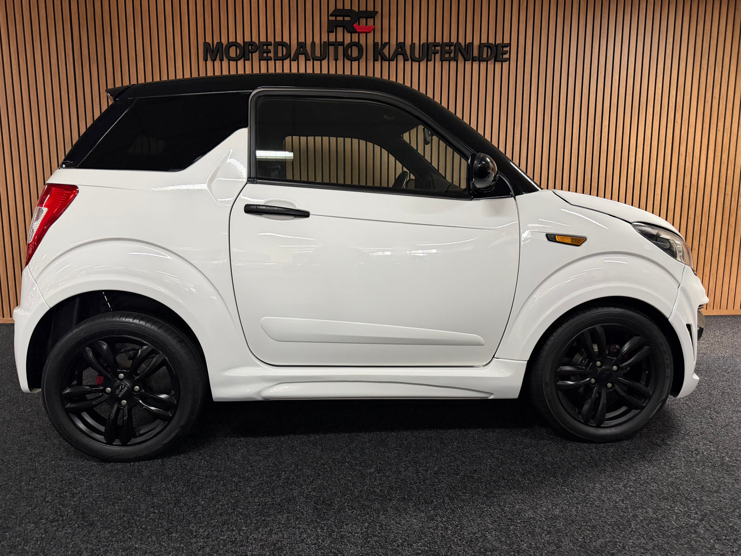 Ligier JS50 Sport | 8 PS leiser DCI Motor | 45 km/h | Rückfahrkamera | Innerhalb 250 KM Kostenlose Lieferung | Mopedauto | Leichtmobile