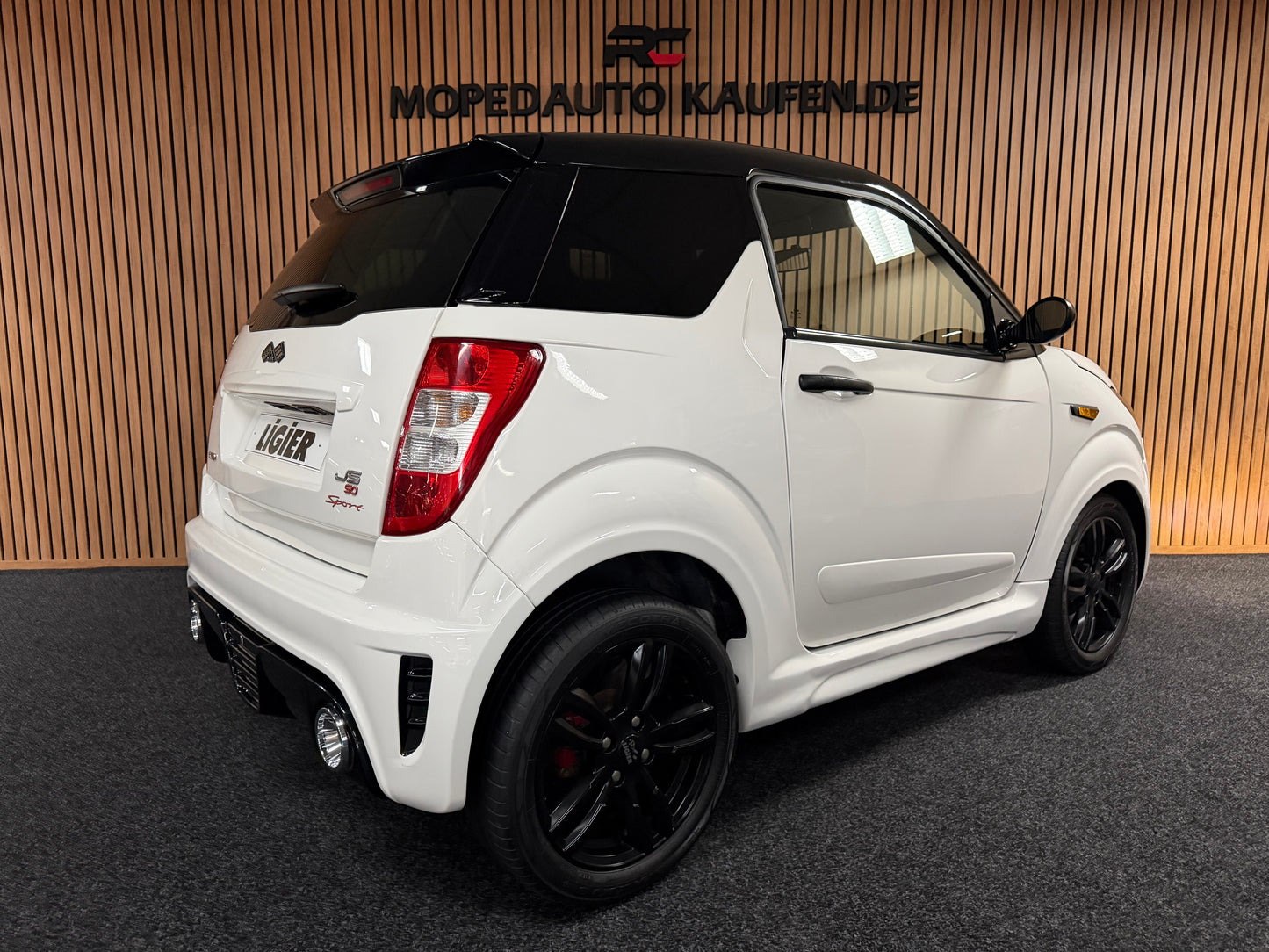 Ligier JS50 Sport | 8 PS leiser DCI Motor | 45 km/h | Rückfahrkamera | Innerhalb 250 KM Kostenlose Lieferung | Mopedauto | Leichtmobile