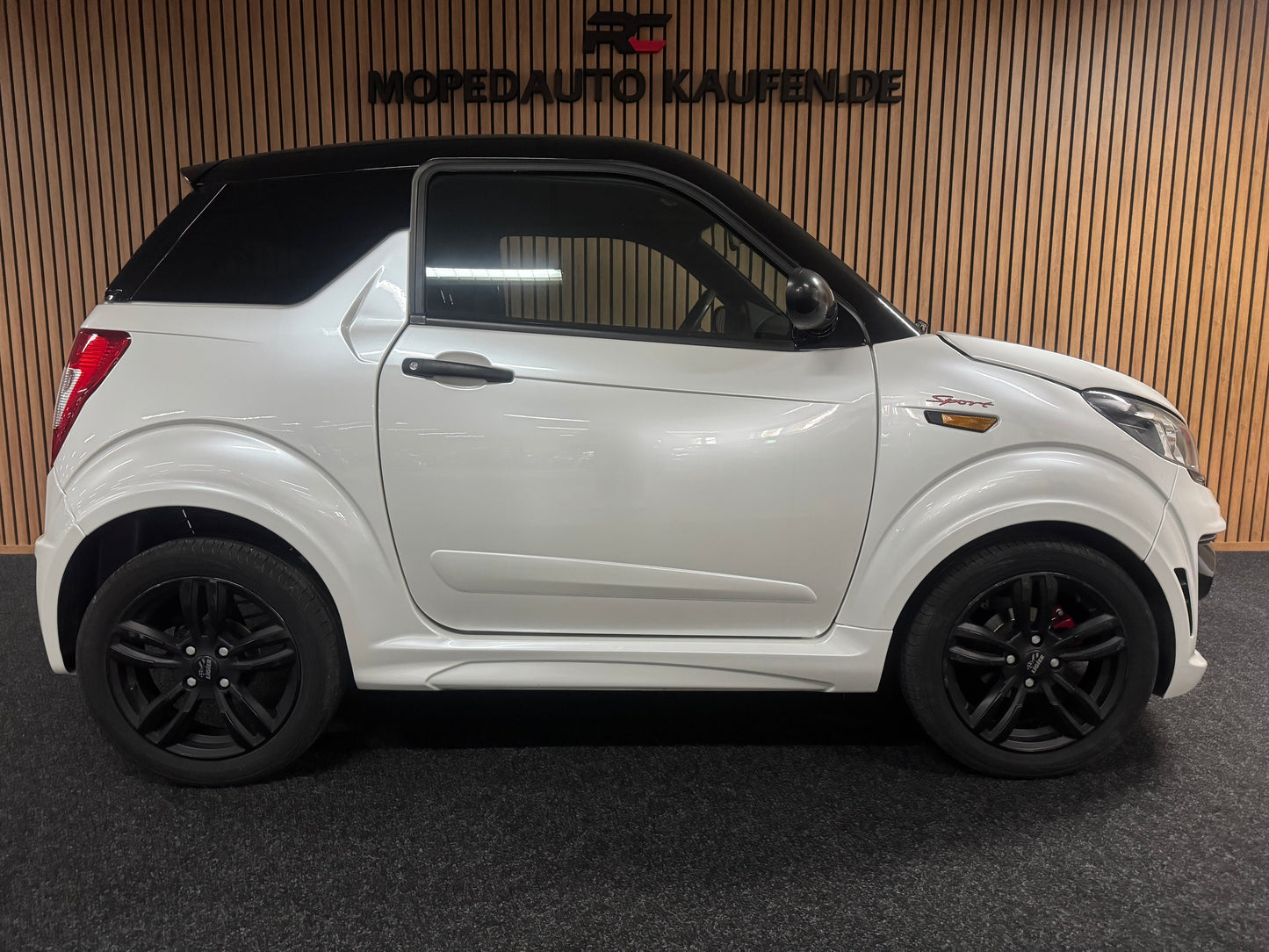 Ligier JS50 Sport 2022  | 8 PS leiser DCI Motor | Rückfahrkamera | Servolenkung | 45 km/h | Innerhalb 250 KM Kostenlose Lieferung | Mopedauto | Leichtmobile