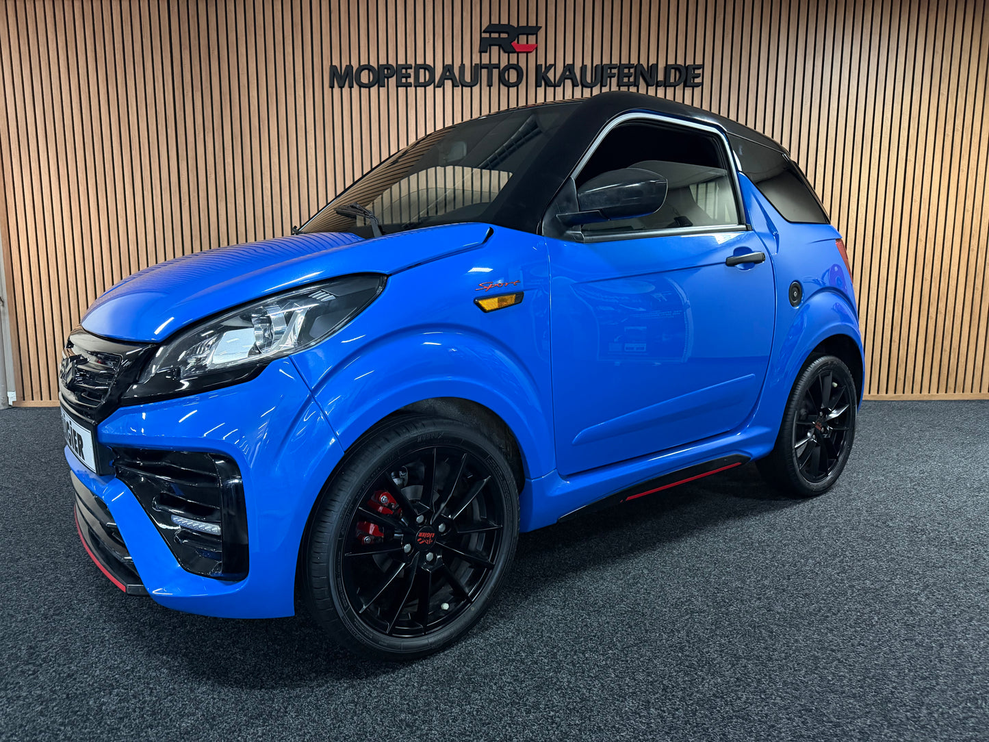 Ligier JS50 Ultimate Blau  | Servolenkung | DAB + / Apple Carplay Ambilight  | 8 PS leiser DCI Motor | 45 km/h | Rückfahrkamera | Innerhalb 250 KM Kostenlose Lieferung | Mopedauto | Leichtmobile