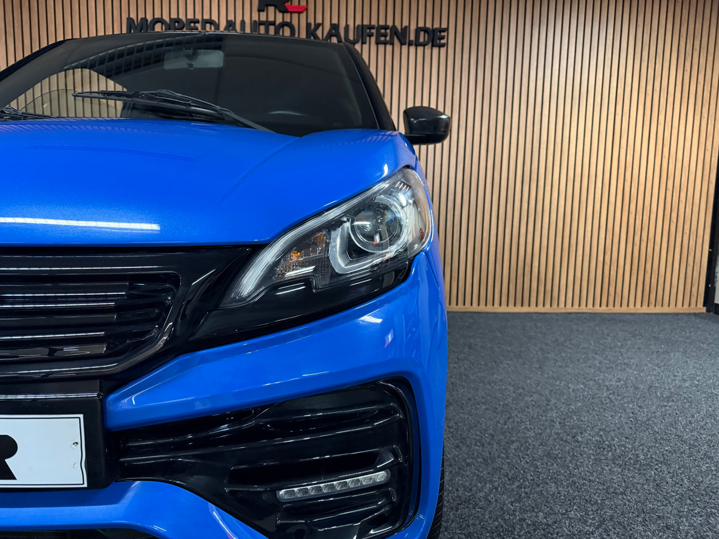 Ligier JS50 Ultimate Blau  | Servolenkung | DAB + / Apple Carplay Ambilight  | 8 PS leiser DCI Motor | 45 km/h | Rückfahrkamera | Innerhalb 250 KM Kostenlose Lieferung | Mopedauto | Leichtmobile