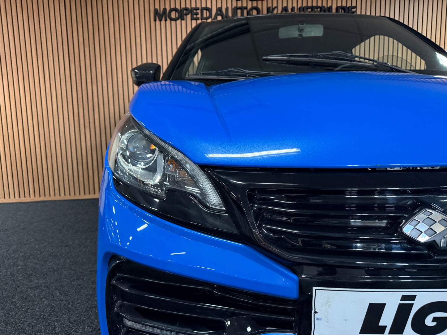 Ligier JS50 Ultimate Blau  | Servolenkung | DAB + / Apple Carplay Ambilight  | 8 PS leiser DCI Motor | 45 km/h | Rückfahrkamera | Innerhalb 250 KM Kostenlose Lieferung | Mopedauto | Leichtmobile