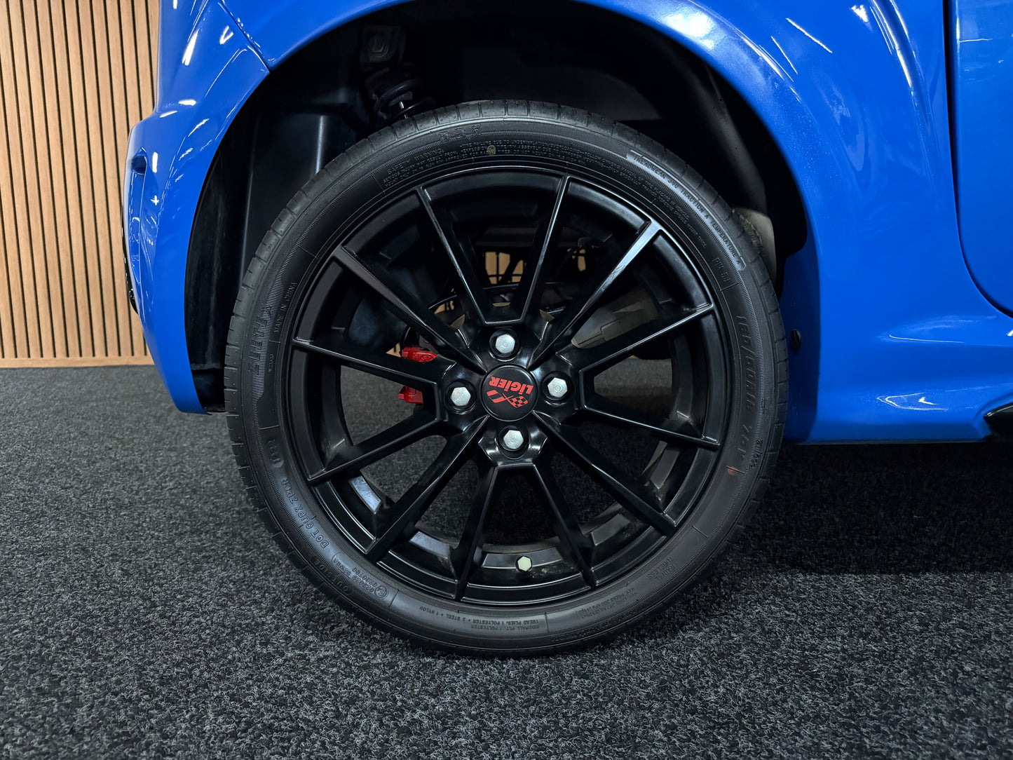 Ligier JS50 Ultimate Blau  | Servolenkung | DAB + / Apple Carplay Ambilight  | 8 PS leiser DCI Motor | 45 km/h | Rückfahrkamera | Innerhalb 250 KM Kostenlose Lieferung | Mopedauto | Leichtmobile