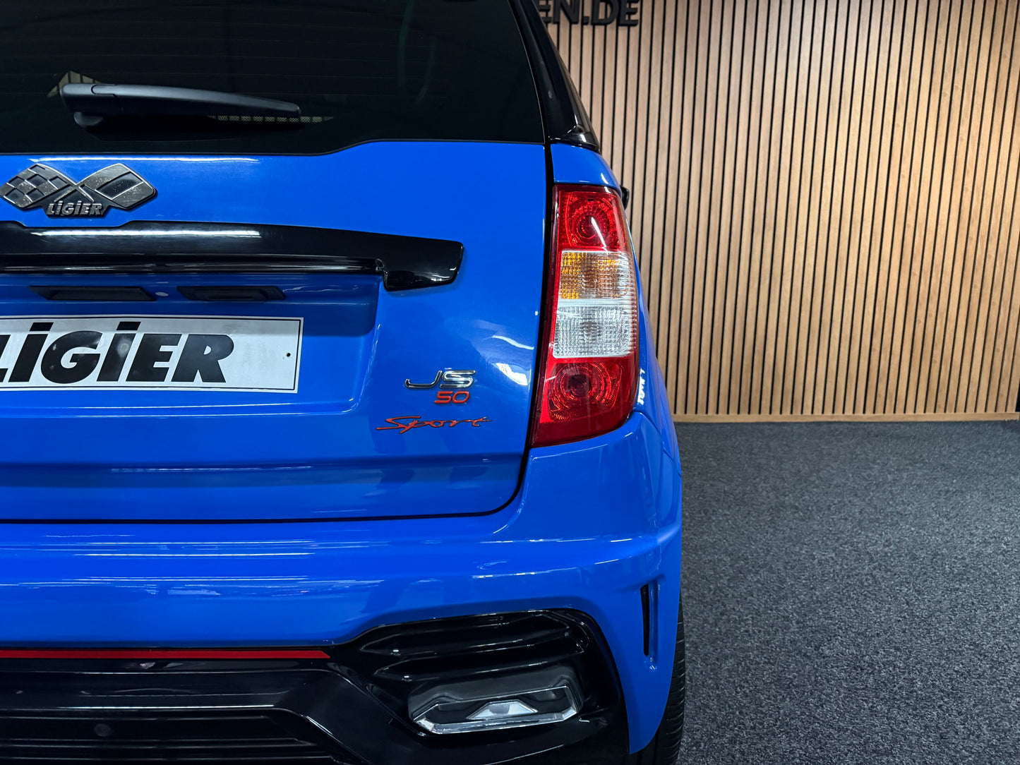 Ligier JS50 Ultimate Blau  | Servolenkung | DAB + / Apple Carplay Ambilight  | 8 PS leiser DCI Motor | 45 km/h | Rückfahrkamera | Innerhalb 250 KM Kostenlose Lieferung | Mopedauto | Leichtmobile