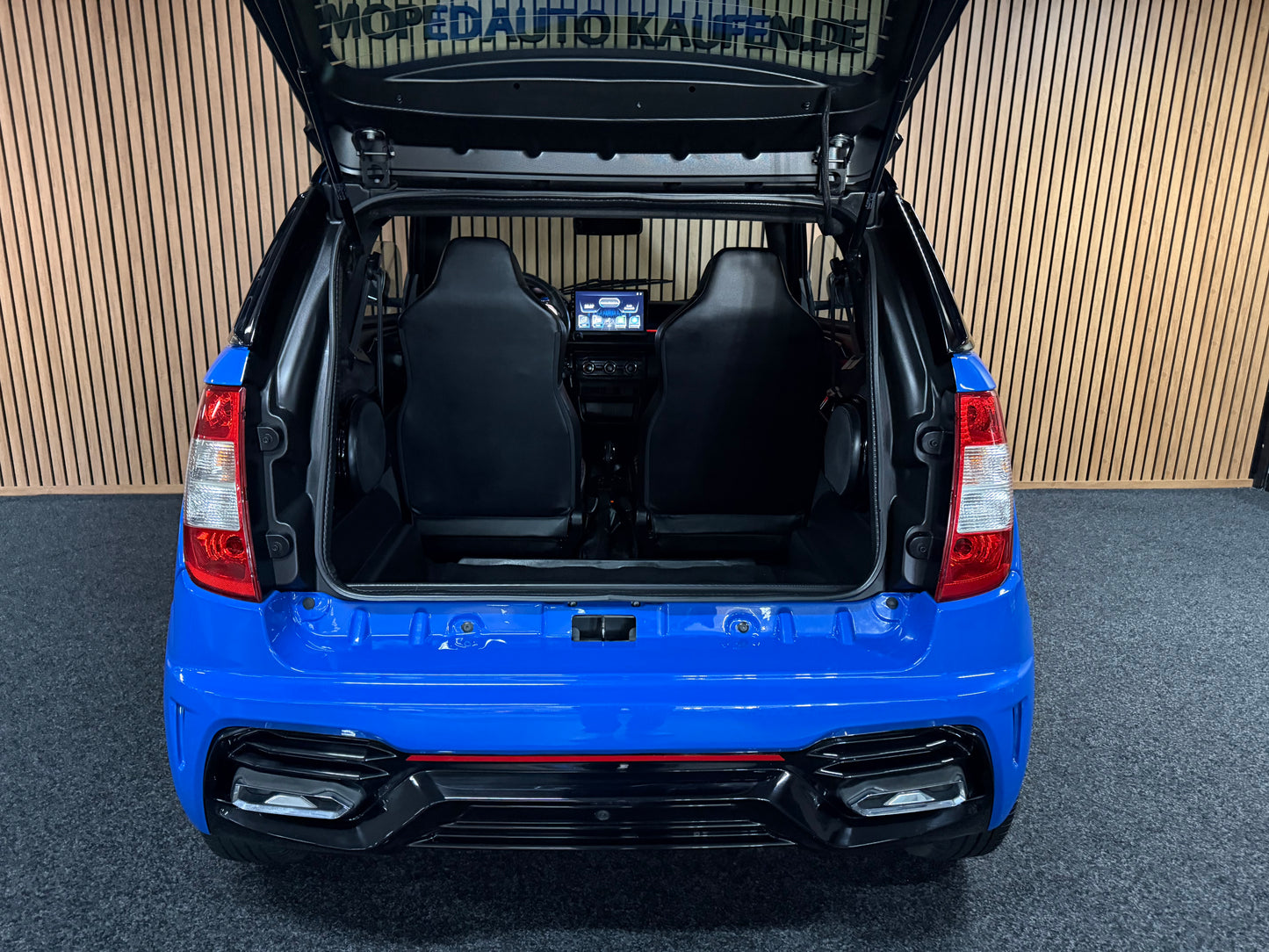 Ligier JS50 Ultimate Blau  | Servolenkung | DAB + / Apple Carplay Ambilight  | 8 PS leiser DCI Motor | 45 km/h | Rückfahrkamera | Innerhalb 250 KM Kostenlose Lieferung | Mopedauto | Leichtmobile