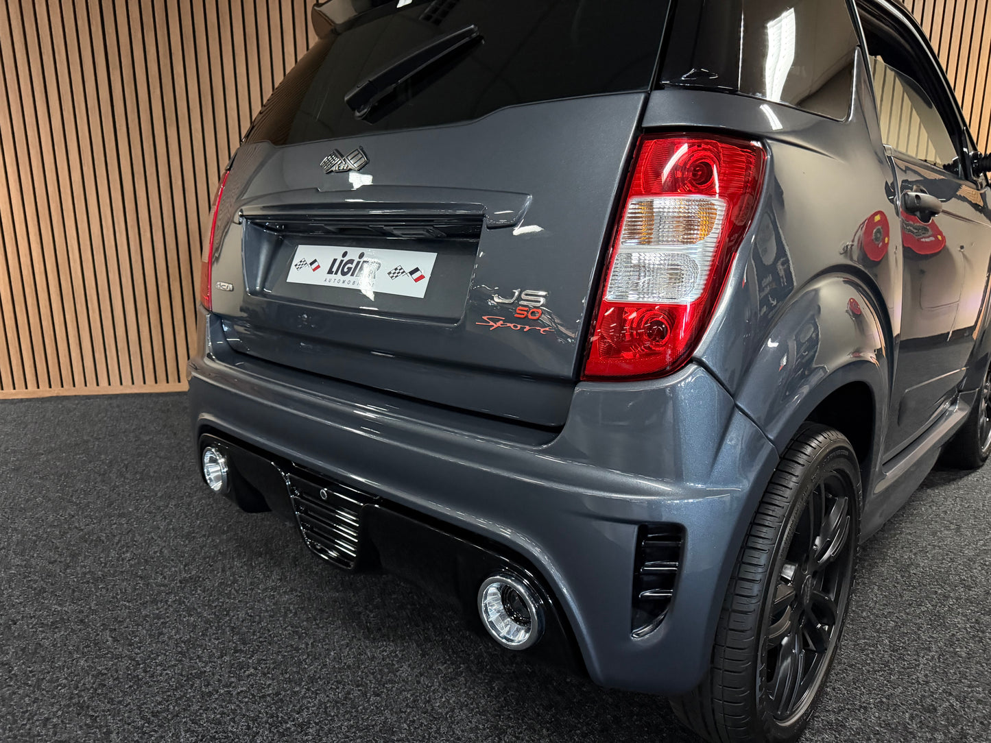 Ligier JS50 Sport Grau  | Servolenkung | 8 PS leiser DCI Motor | 45 km/h | Rückfahrkamera | Innerhalb 250 KM Kostenlose Lieferung | Mopedauto | Leichtmobile
