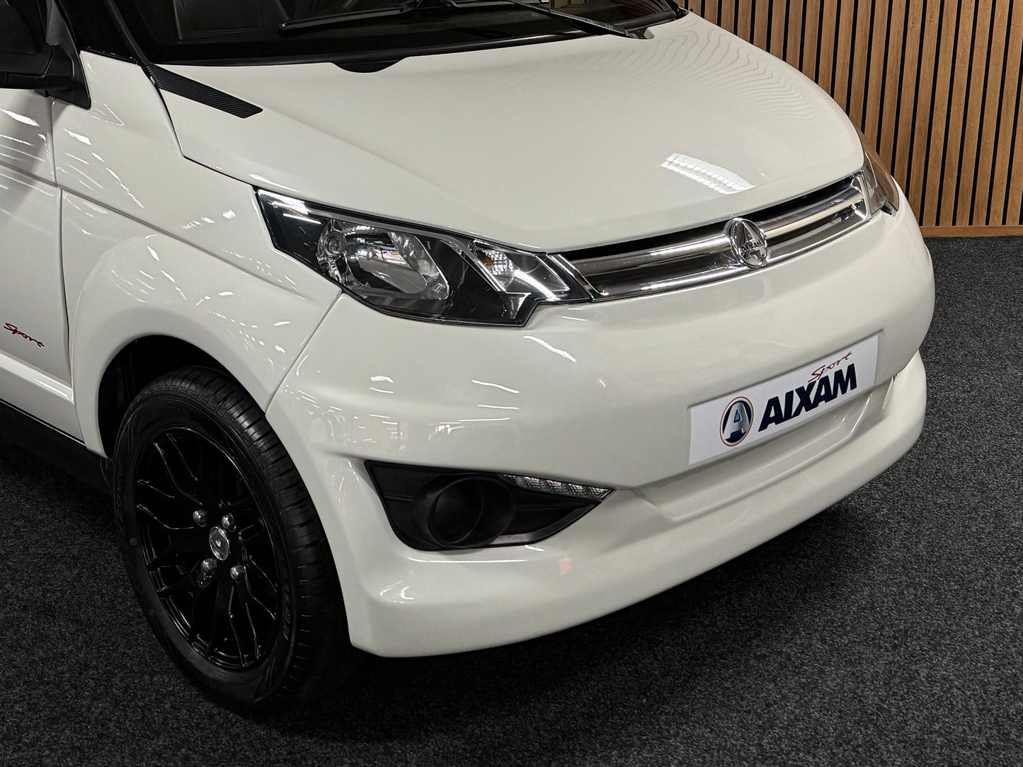 Aixam City Sport 45 km/h – Microcar – 45 km/h – Fahrbar ab 15 | 8 PS Kubota | Rückfahrkamera | Multi-Media Touch | 45 km/h | Innerhalb 250 KM Kostenlose Lieferung | Mopedauto | Leichtmobile
