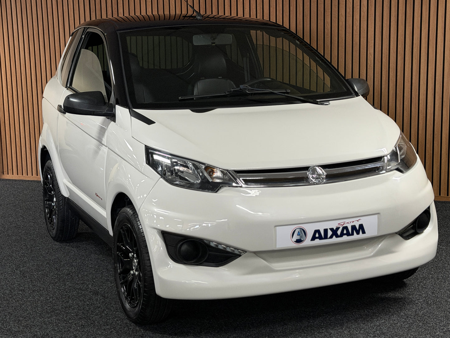 Aixam City Sport 45 km/h – Microcar – 45 km/h – Fahrbar ab 15 | 8 PS Kubota | Rückfahrkamera | Multi-Media Touch | 45 km/h | Innerhalb 250 KM Kostenlose Lieferung | Mopedauto | Leichtmobile
