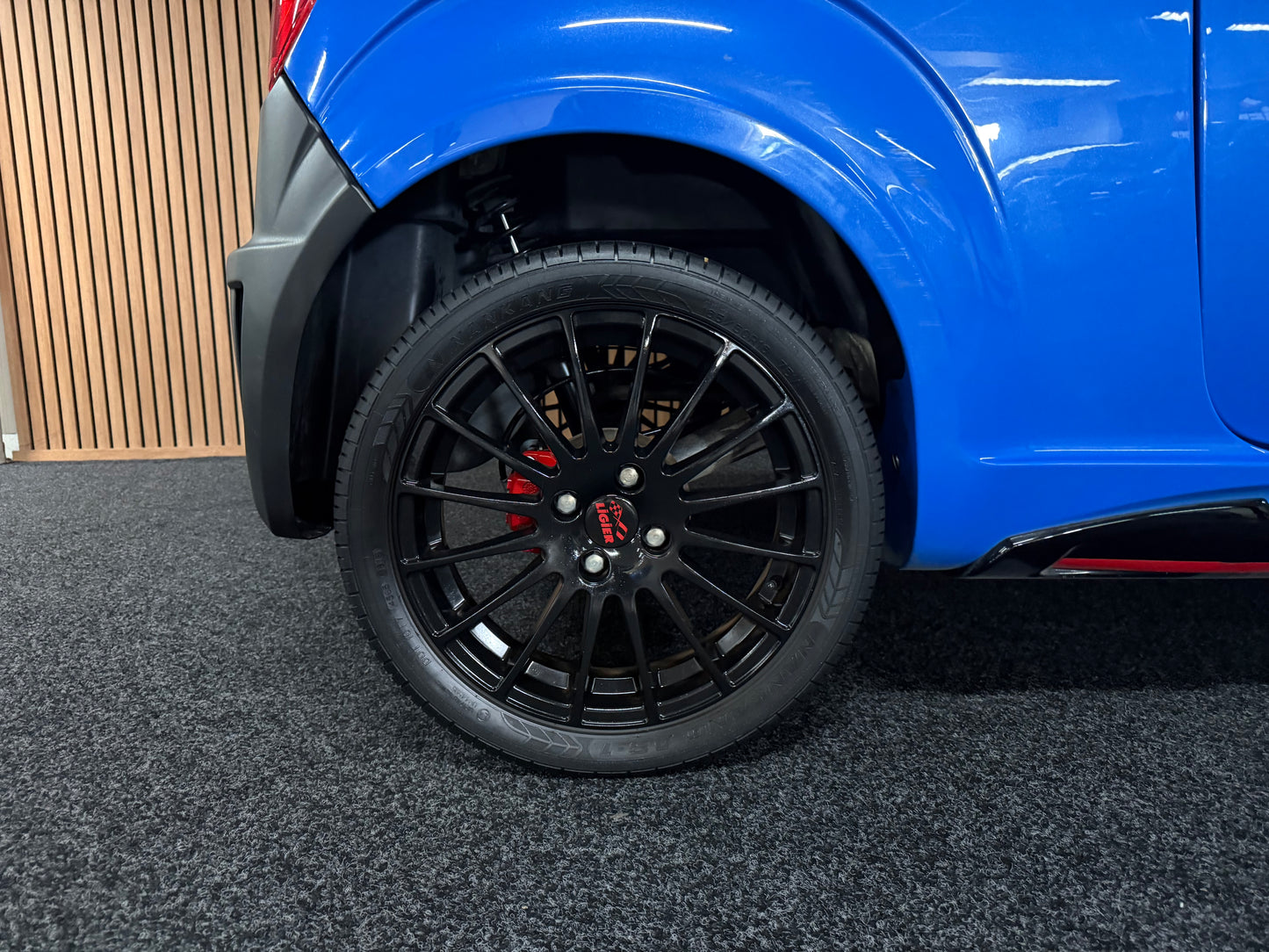 Ligier JS50 Ultimate Sport | Klimaanlage | 8 PS leiser DCI Motor | Rückfahrkamera | 45 km/h | Rückfahrkamera | Innerhalb 250 KM Kostenlose Lieferung | Mopedauto | Leichtmobile