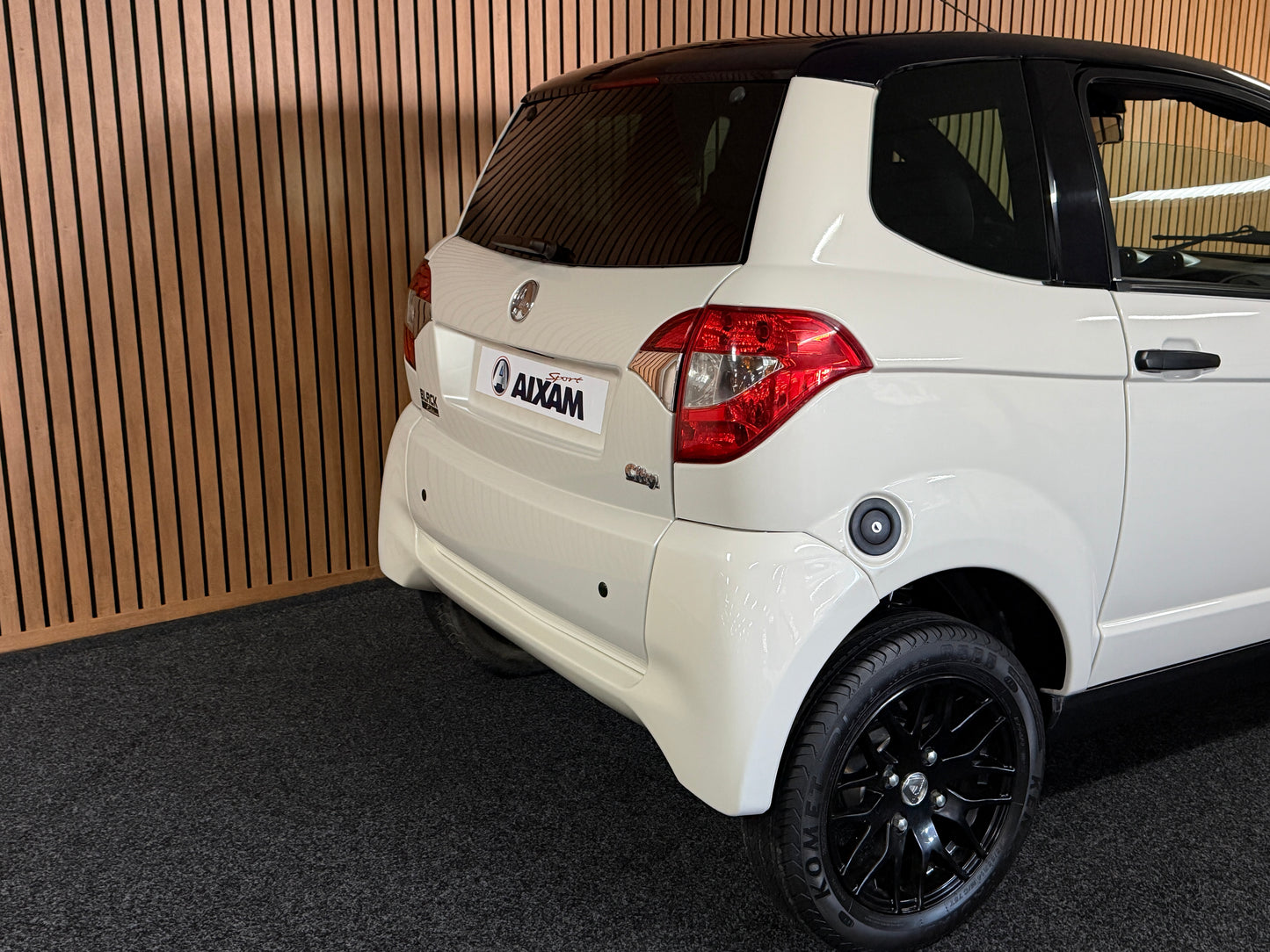 Aixam City Sport 45 km/h – Microcar – 45 km/h – Fahrbar ab 15 | 8 PS Kubota | Rückfahrkamera | Multi-Media Touch | 45 km/h | Innerhalb 250 KM Kostenlose Lieferung | Mopedauto | Leichtmobile