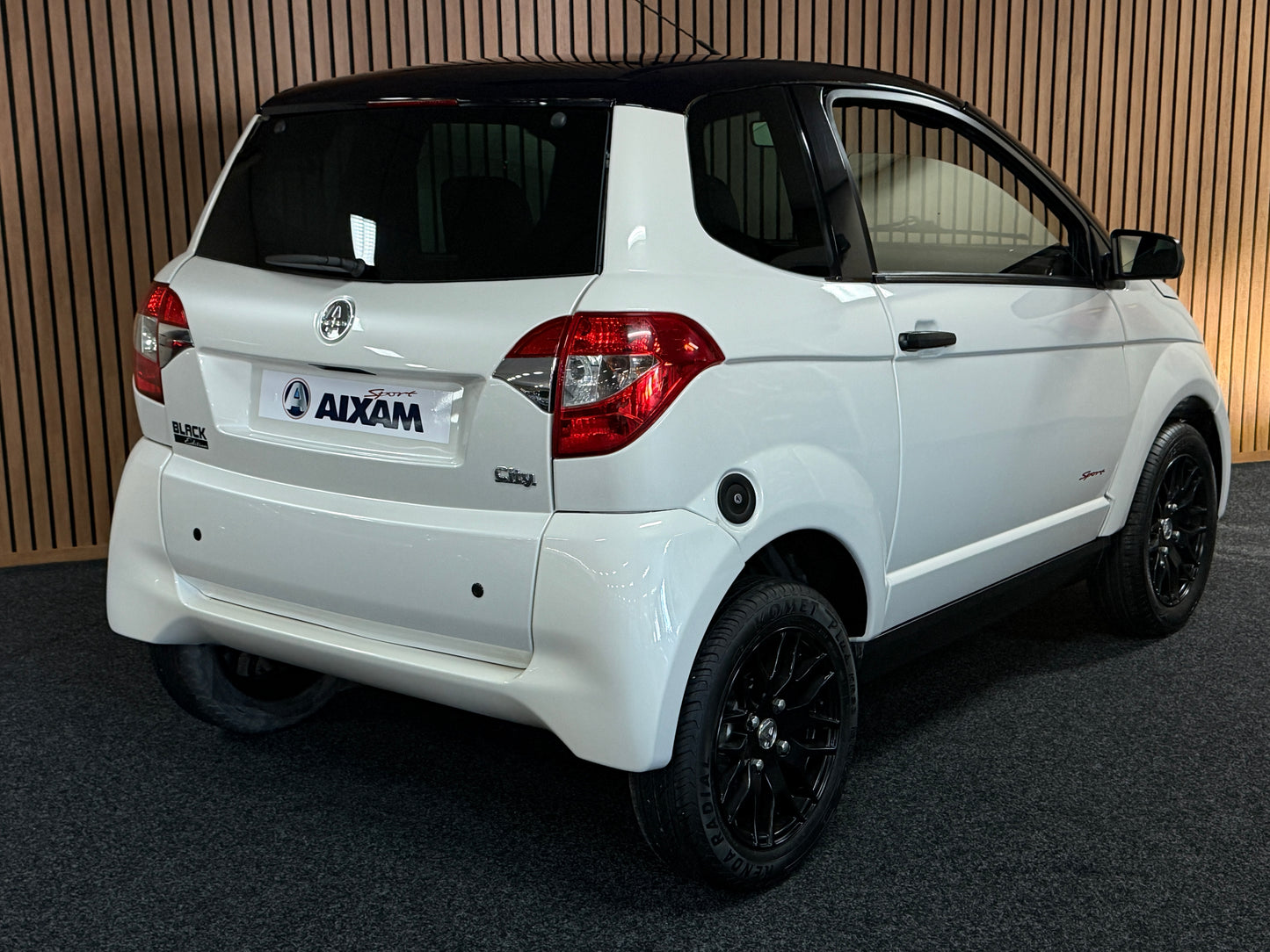 Aixam City Sport 45 km/h – Microcar – 45 km/h – Fahrbar ab 15 | 8 PS Kubota | Rückfahrkamera | Multi-Media Touch | 45 km/h | Innerhalb 250 KM Kostenlose Lieferung | Mopedauto | Leichtmobile