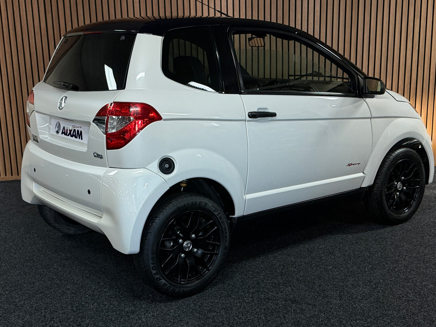 Aixam City Sport 45 km/h – Microcar – 45 km/h – Fahrbar ab 15 | 8 PS Kubota | Rückfahrkamera | Multi-Media Touch | 45 km/h | Innerhalb 250 KM Kostenlose Lieferung | Mopedauto | Leichtmobile
