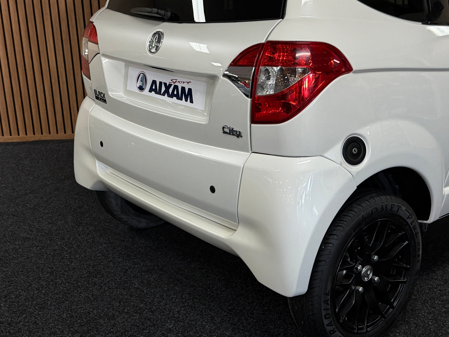 Aixam City Sport 45 km/h – Microcar – 45 km/h – Fahrbar ab 15 | 8 PS Kubota | Rückfahrkamera | Multi-Media Touch | 45 km/h | Innerhalb 250 KM Kostenlose Lieferung | Mopedauto | Leichtmobile