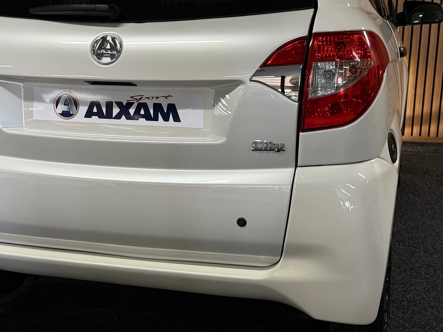 Aixam City Sport 45 km/h – Microcar – 45 km/h – Fahrbar ab 15 | 8 PS Kubota | Rückfahrkamera | Multi-Media Touch | 45 km/h | Innerhalb 250 KM Kostenlose Lieferung | Mopedauto | Leichtmobile