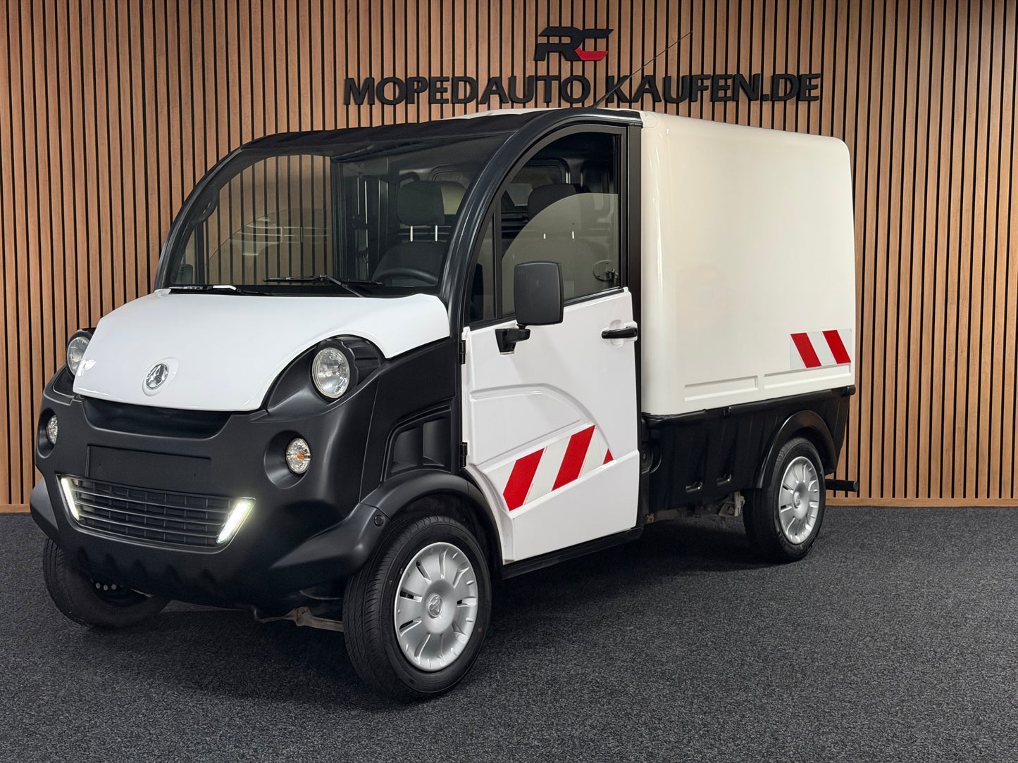 Aixam D-Truck Kastenwagen | LWK | 8 PS Kubota Motor | 45 km/h | Innerhalb 250 KM Kostenlose Lieferung | Mopedauto | Leichtmobile