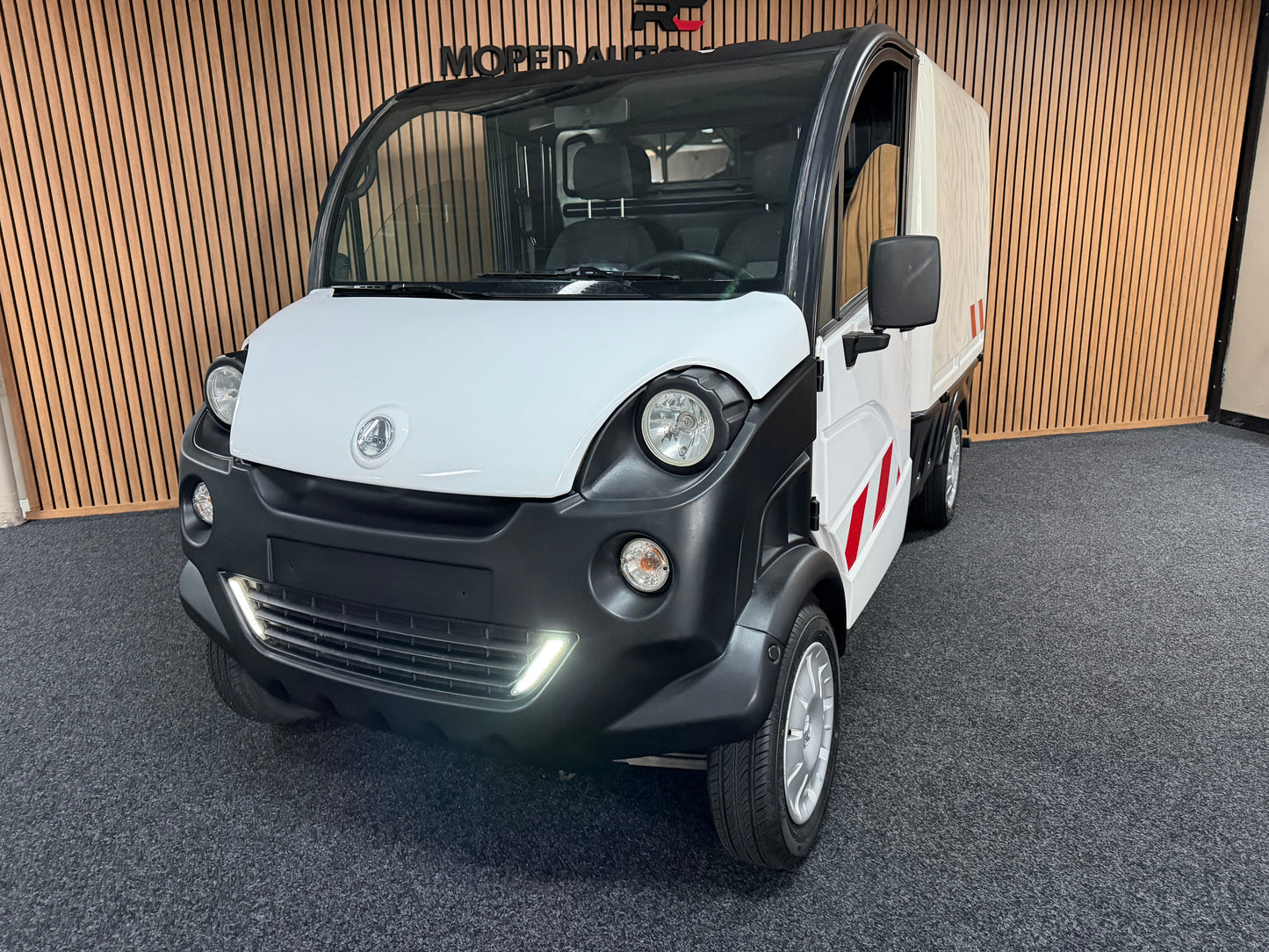 Aixam D-Truck Kastenwagen | LWK | 8 PS Kubota Motor | 45 km/h | Innerhalb 250 KM Kostenlose Lieferung | Mopedauto | Leichtmobile