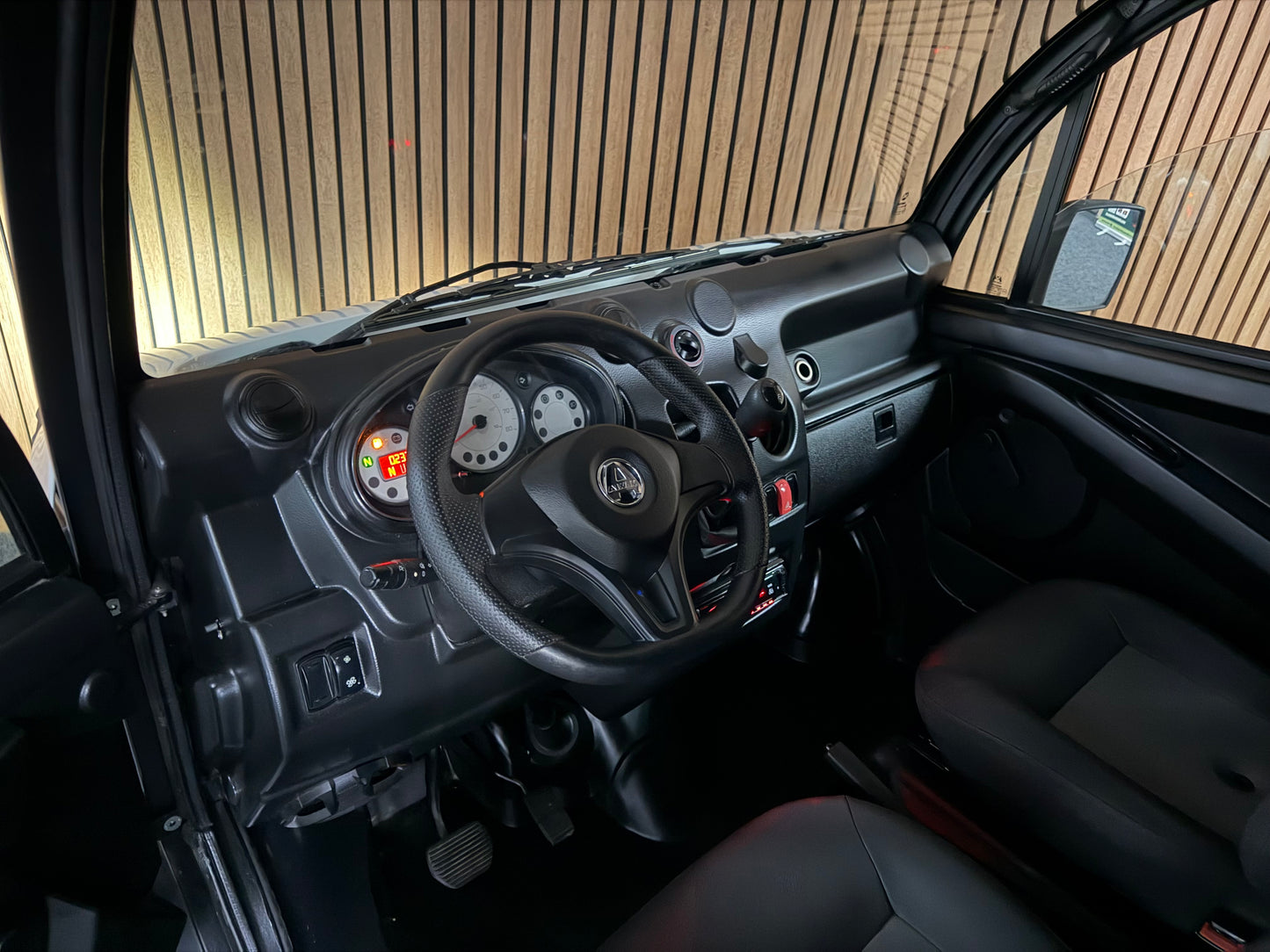 Aixam D-Truck Kastenwagen | LWK | 8 PS Kubota Motor | 45 km/h | Innerhalb 250 KM Kostenlose Lieferung | Mopedauto | Leichtmobile