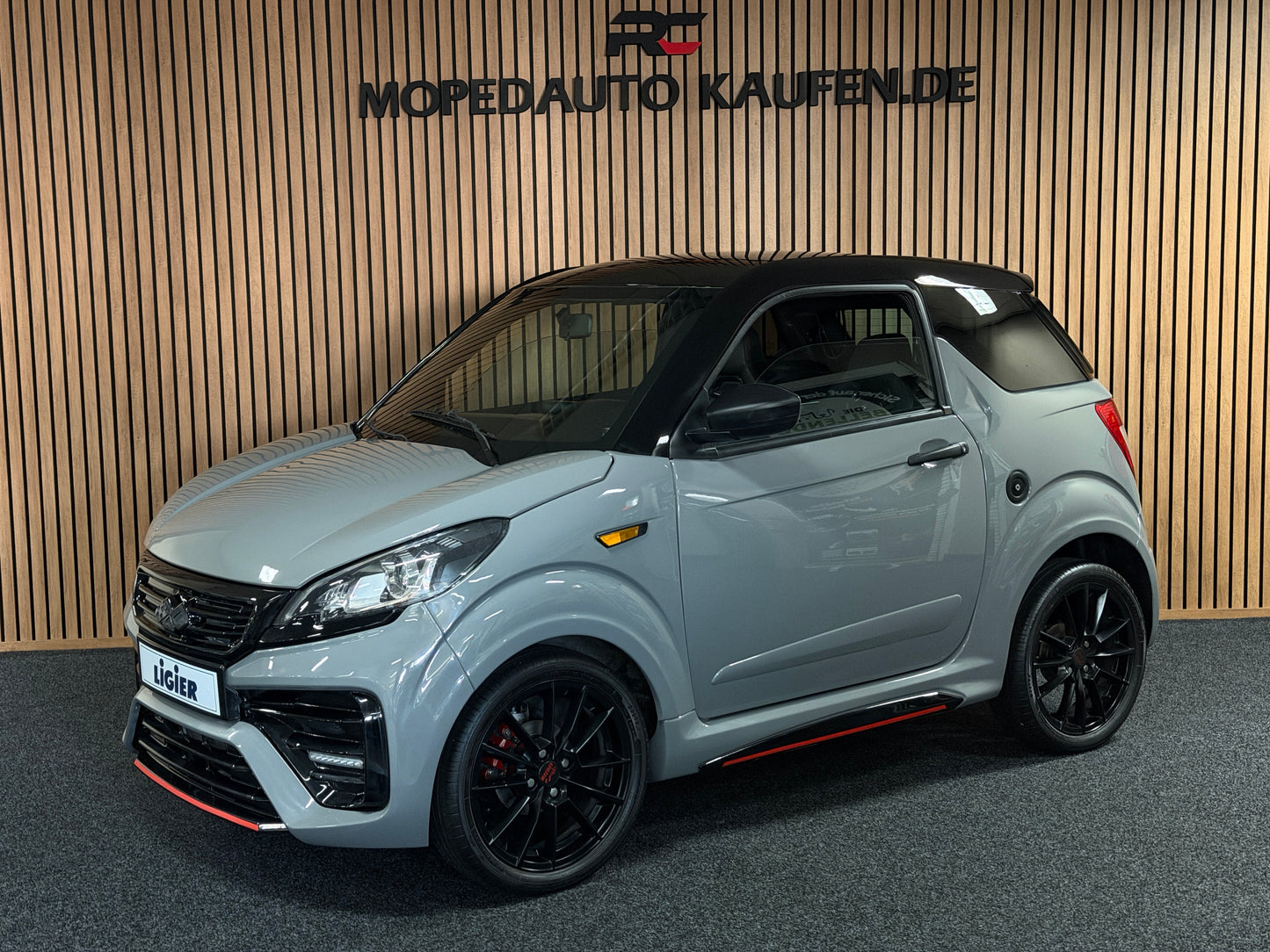 Ligier JS50 Ultimate Nardo Grau | Servolenkung | DAB + / Apple Carplay Ambilight | 8 PS leiser DCI Motor | 45 km/h | Rückfahrkamera | Innerhalb 250 KM Kostenlose Lieferung | Mopedauto | Leichtmobile