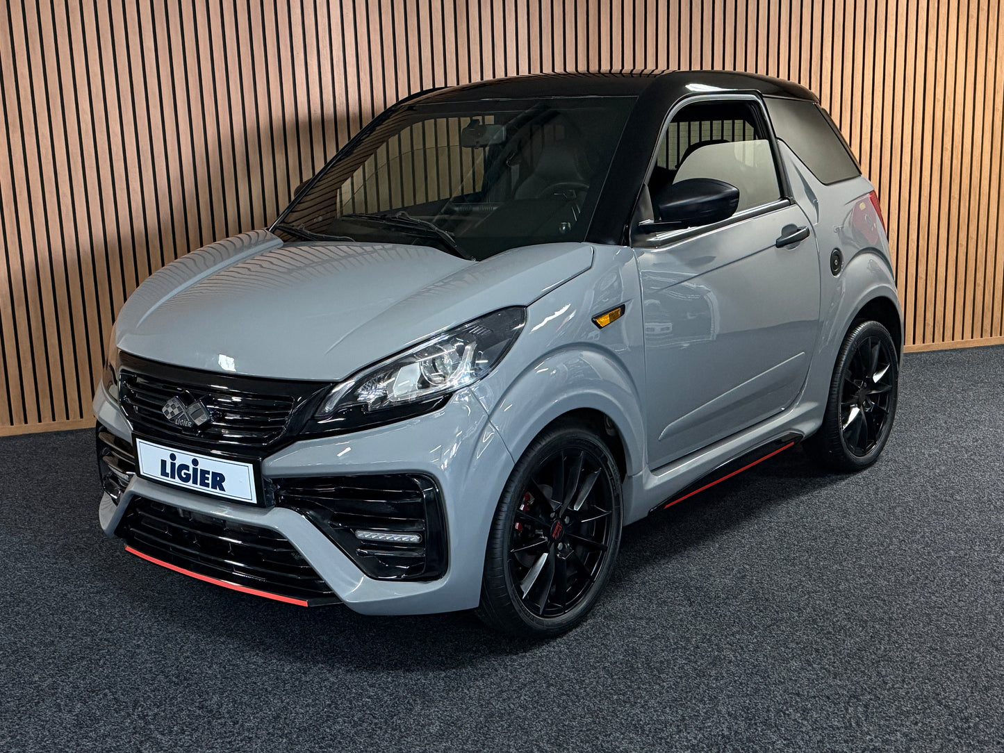 Ligier JS50 Ultimate Nardo Grau | Servolenkung | DAB + / Apple Carplay Ambilight | 8 PS leiser DCI Motor | 45 km/h | Rückfahrkamera | Innerhalb 250 KM Kostenlose Lieferung | Mopedauto | Leichtmobile