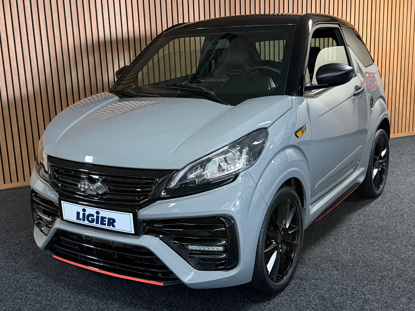 Ligier JS50 Ultimate Nardo Grau | Servolenkung | DAB + / Apple Carplay Ambilight | 8 PS leiser DCI Motor | 45 km/h | Rückfahrkamera | Innerhalb 250 KM Kostenlose Lieferung | Mopedauto | Leichtmobile