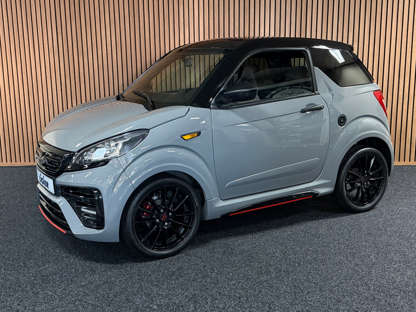 Ligier JS50 Ultimate Nardo Grau | Servolenkung | DAB + / Apple Carplay Ambilight | 8 PS leiser DCI Motor | 45 km/h | Rückfahrkamera | Innerhalb 250 KM Kostenlose Lieferung | Mopedauto | Leichtmobile