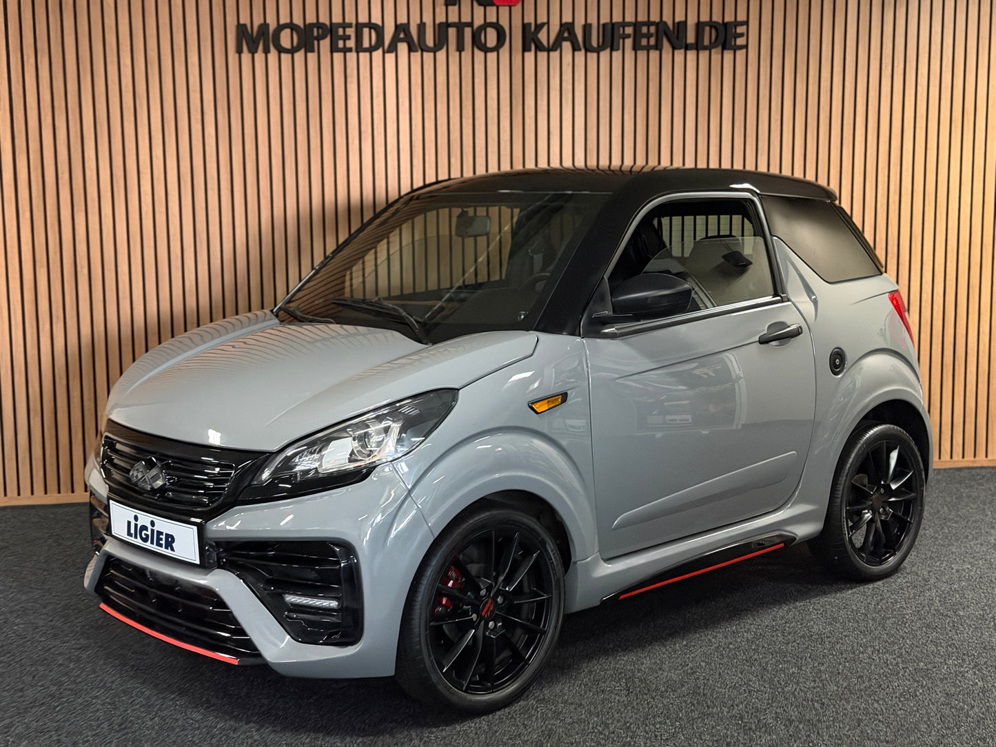 Ligier JS50 Ultimate Nardo Grau | Servolenkung | DAB + / Apple Carplay Ambilight | 8 PS leiser DCI Motor | 45 km/h | Rückfahrkamera | Innerhalb 250 KM Kostenlose Lieferung | Mopedauto | Leichtmobile