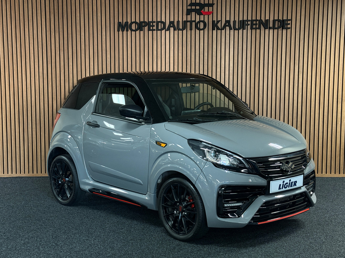 Ligier JS50 Ultimate Nardo Grau | Servolenkung | DAB + / Apple Carplay Ambilight | 8 PS leiser DCI Motor | 45 km/h | Rückfahrkamera | Innerhalb 250 KM Kostenlose Lieferung | Mopedauto | Leichtmobile
