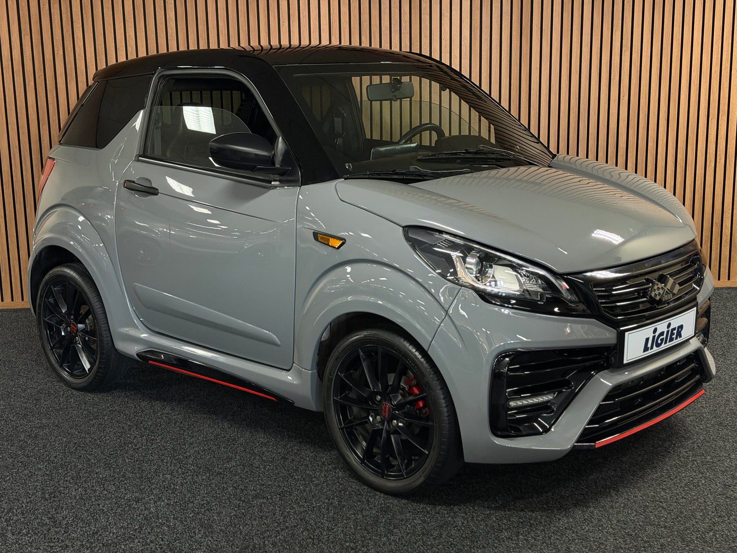 Ligier JS50 Ultimate Nardo Grau | Servolenkung | DAB + / Apple Carplay Ambilight | 8 PS leiser DCI Motor | 45 km/h | Rückfahrkamera | Innerhalb 250 KM Kostenlose Lieferung | Mopedauto | Leichtmobile