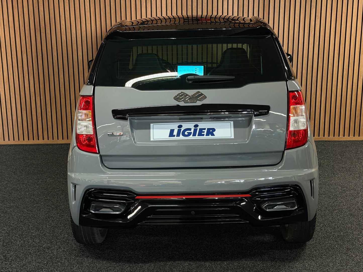 Ligier JS50 Ultimate Nardo Grau | Servolenkung | DAB + / Apple Carplay Ambilight | 8 PS leiser DCI Motor | 45 km/h | Rückfahrkamera | Innerhalb 250 KM Kostenlose Lieferung | Mopedauto | Leichtmobile