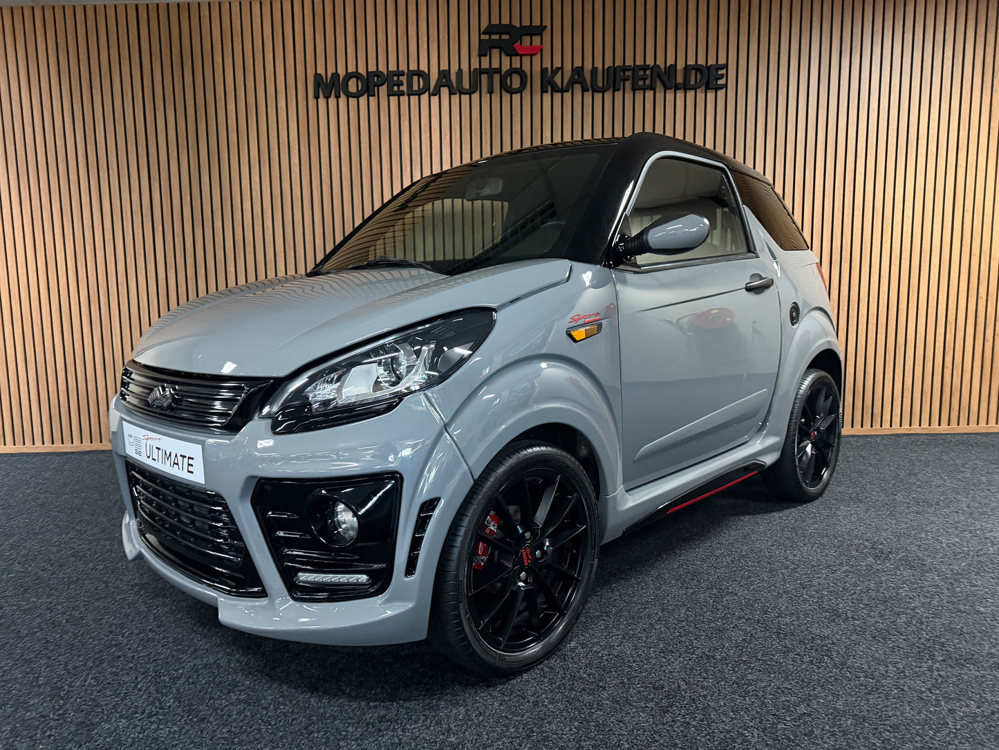 Ligier JS50 Sport Ultimate Nardo Grau | Rückfahrkamera | Servolenkung | 8 PS leiser DCI motor | Apple Carplay / Android | 45 km/h | Innerhalb 250 KM Kostenlose Lieferung | Mopedauto | Leichtmobile