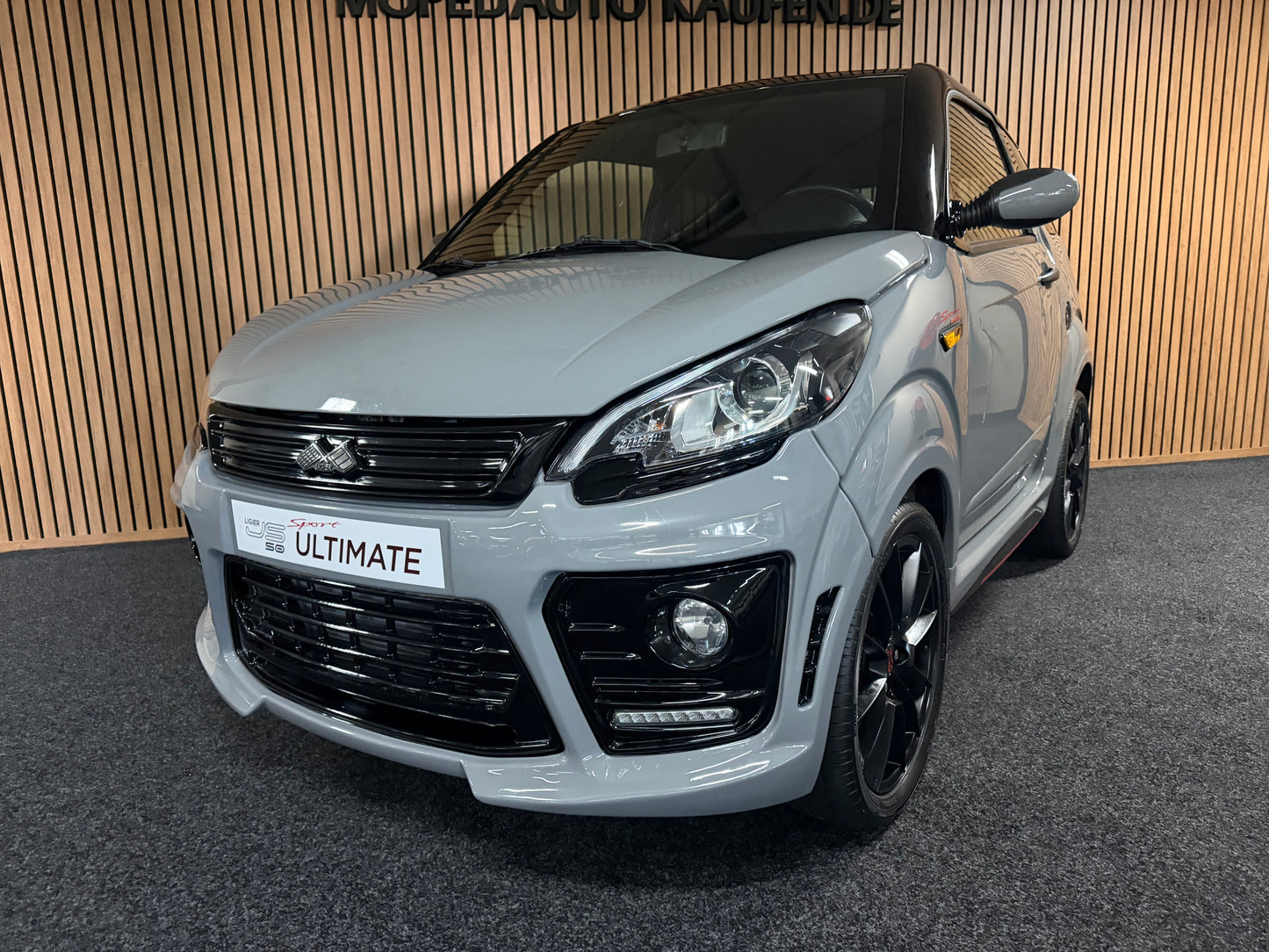 Ligier JS50 Sport Ultimate Nardo Grau | Rückfahrkamera | Servolenkung | 8 PS leiser DCI motor | Apple Carplay / Android | 45 km/h | Innerhalb 250 KM Kostenlose Lieferung | Mopedauto | Leichtmobile