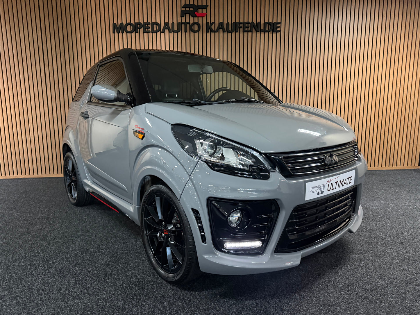 Ligier JS50 Sport Ultimate Nardo Grau | Rückfahrkamera | Servolenkung | 8 PS leiser DCI motor | Apple Carplay / Android | 45 km/h | Innerhalb 250 KM Kostenlose Lieferung | Mopedauto | Leichtmobile