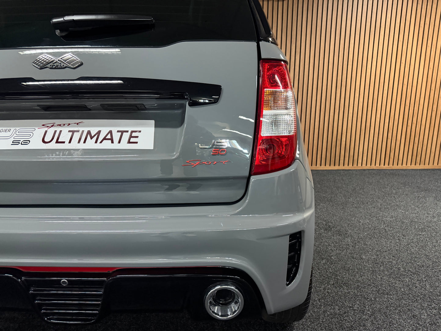 Ligier JS50 Sport Ultimate Nardo Grau | Rückfahrkamera | Servolenkung | 8 PS leiser DCI motor | Apple Carplay / Android | 45 km/h | Innerhalb 250 KM Kostenlose Lieferung | Mopedauto | Leichtmobile