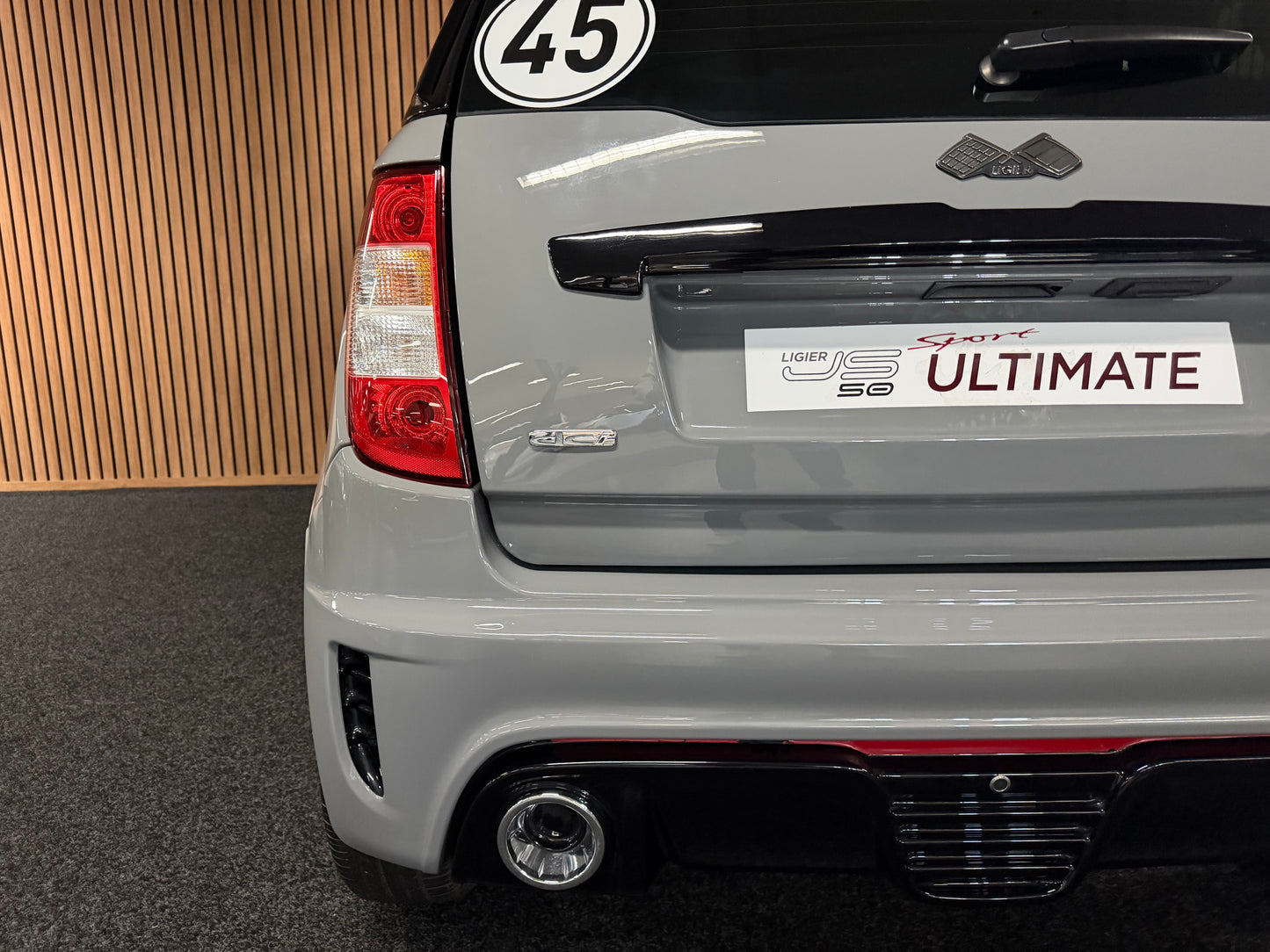 Ligier JS50 Sport Ultimate Nardo Grau | Rückfahrkamera | Servolenkung | 8 PS leiser DCI motor | Apple Carplay / Android | 45 km/h | Innerhalb 250 KM Kostenlose Lieferung | Mopedauto | Leichtmobile
