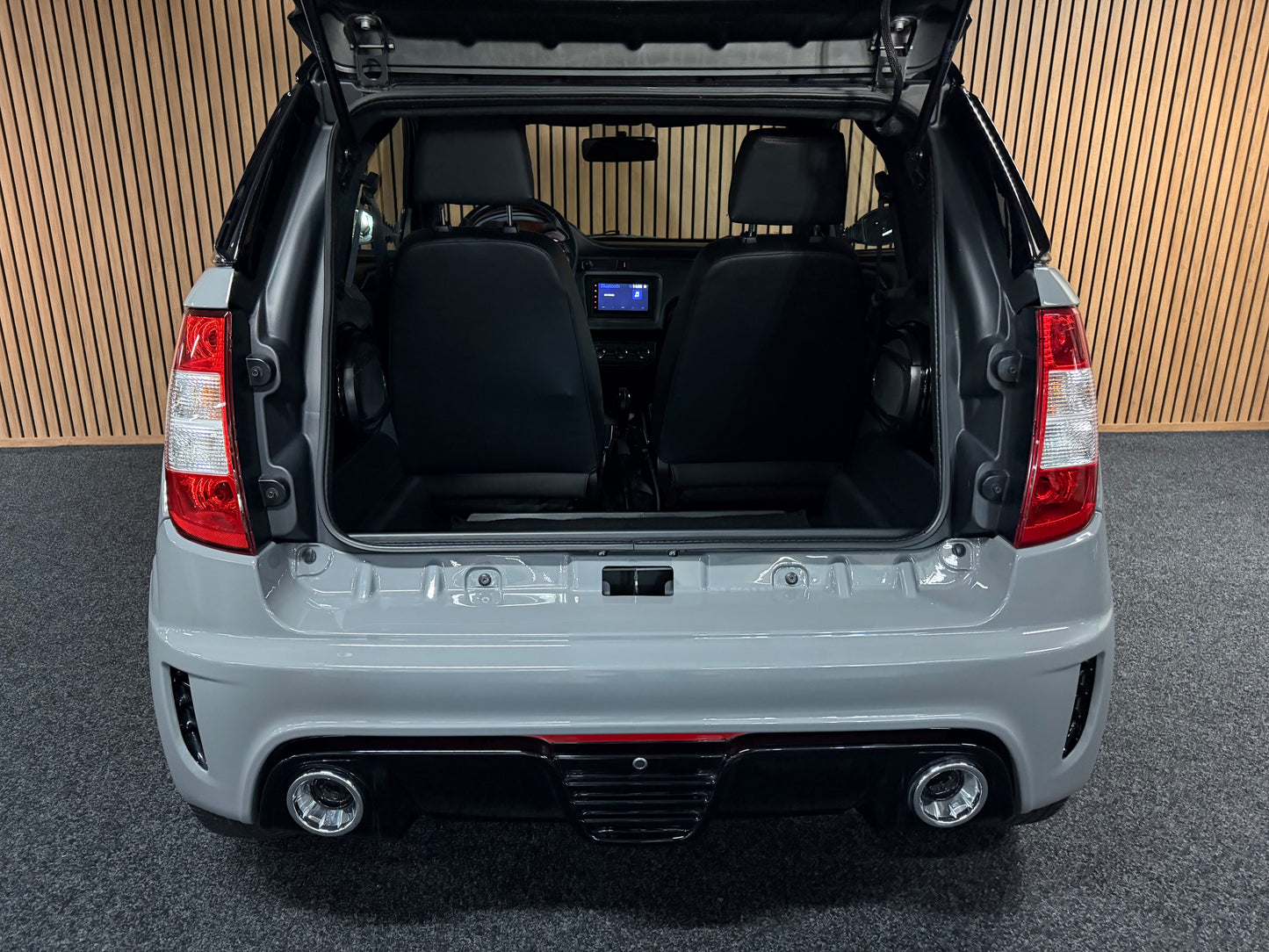 Ligier JS50 Sport Ultimate Nardo Grau | Rückfahrkamera | Servolenkung | 8 PS leiser DCI motor | Apple Carplay / Android | 45 km/h | Innerhalb 250 KM Kostenlose Lieferung | Mopedauto | Leichtmobile