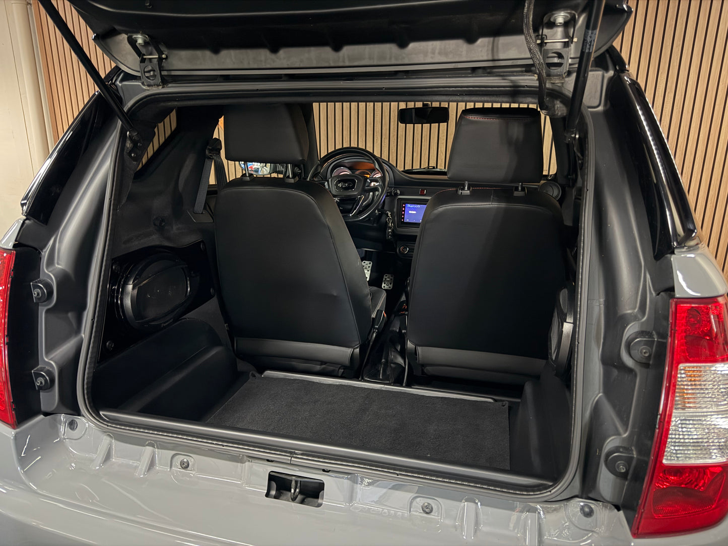 Ligier JS50 Sport Ultimate Nardo Grau | Rückfahrkamera | Servolenkung | 8 PS leiser DCI motor | Apple Carplay / Android | 45 km/h | Innerhalb 250 KM Kostenlose Lieferung | Mopedauto | Leichtmobile