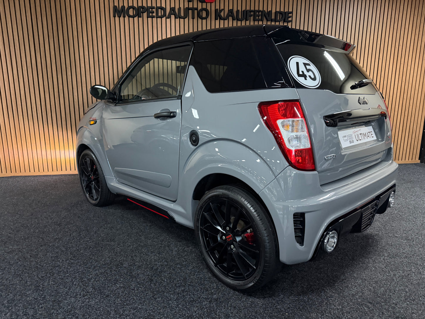 Ligier JS50 Sport Ultimate Nardo Grau | Rückfahrkamera | Servolenkung | 8 PS leiser DCI motor | Apple Carplay / Android | 45 km/h | Innerhalb 250 KM Kostenlose Lieferung | Mopedauto | Leichtmobile