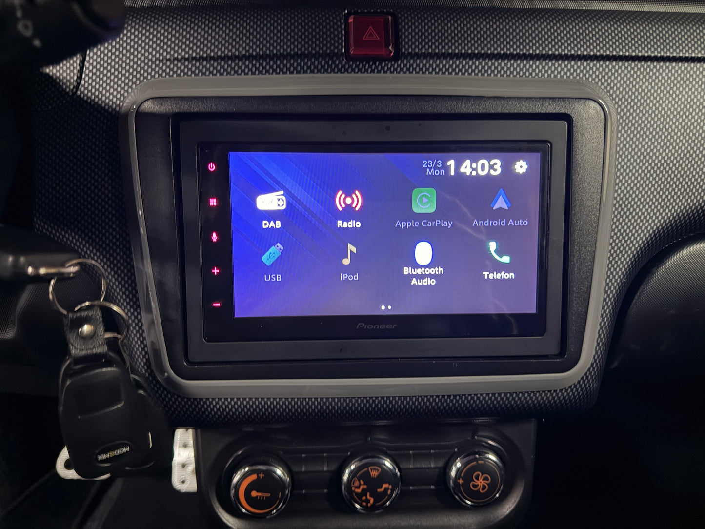 Ligier JS50 Sport Ultimate Nardo Grau | Rückfahrkamera | Servolenkung | 8 PS leiser DCI motor | Apple Carplay / Android | 45 km/h | Innerhalb 250 KM Kostenlose Lieferung | Mopedauto | Leichtmobile