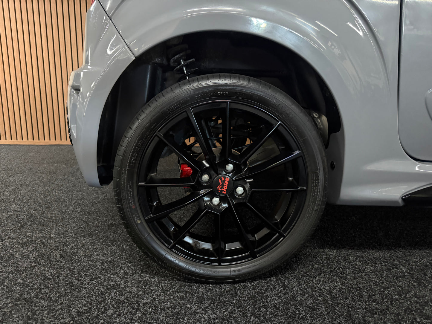 Ligier JS50 Ultimate Sport | Nardo Grau | Facelift | Servo | Ambilight | Rückfahrkamera | 8 PS leiser DCI motor | 45 km/h | Innerhalb 250 KM Kostenlose Lieferung | Mopedauto | Leichtmobile
