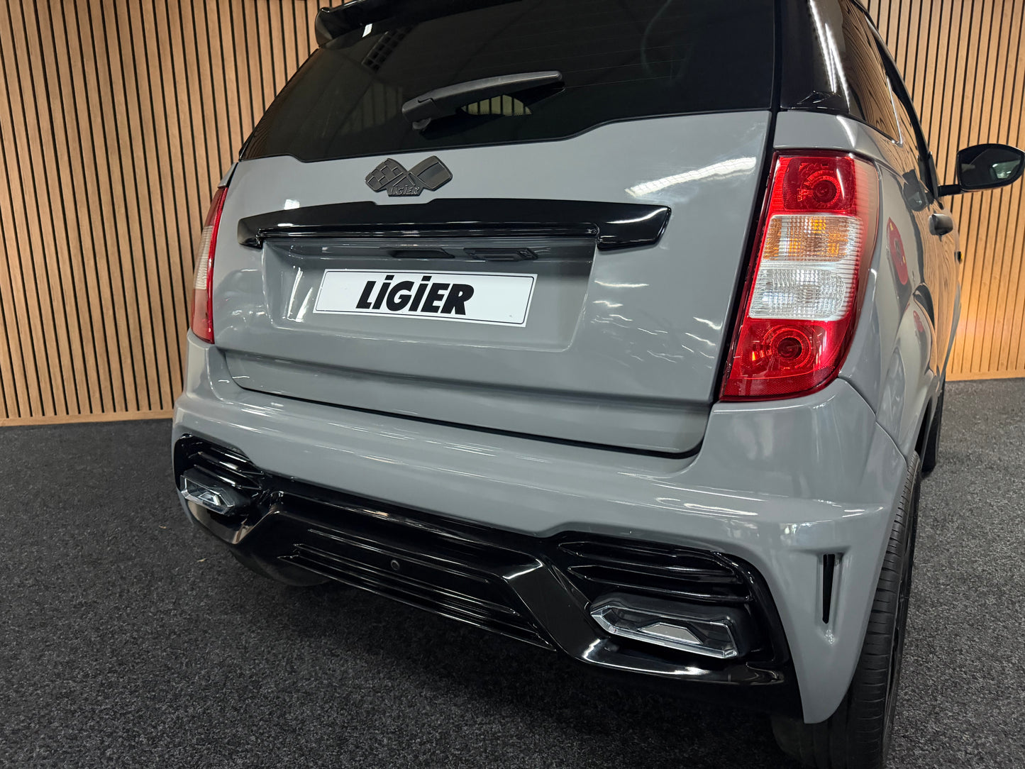 Ligier JS50 Ultimate Sport | Nardo Grau | Facelift | Servo | Ambilight | Rückfahrkamera | 8 PS leiser DCI motor | 45 km/h | Innerhalb 250 KM Kostenlose Lieferung | Mopedauto | Leichtmobile