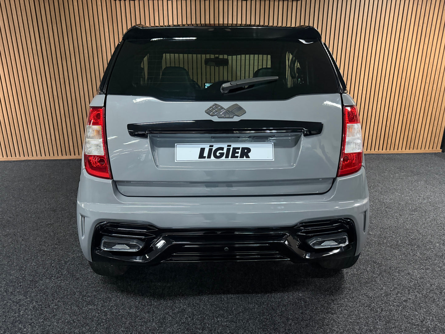 Ligier JS50 Ultimate Sport | Nardo Grau | Facelift | Servo | Ambilight | Rückfahrkamera | 8 PS leiser DCI motor | 45 km/h | Innerhalb 250 KM Kostenlose Lieferung | Mopedauto | Leichtmobile