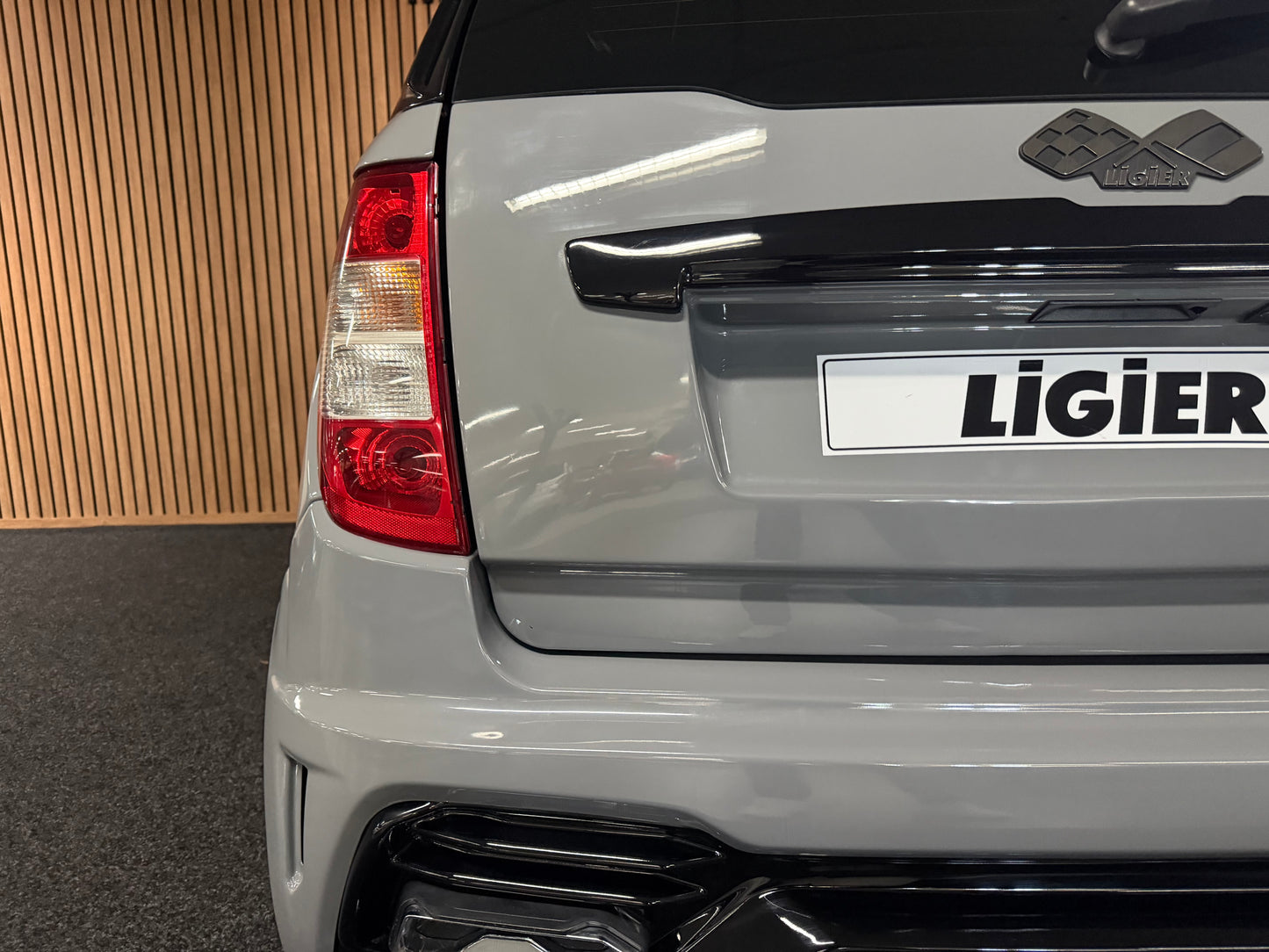 Ligier JS50 Ultimate Sport | Nardo Grau | Facelift | Servo | Ambilight | Rückfahrkamera | 8 PS leiser DCI motor | 45 km/h | Innerhalb 250 KM Kostenlose Lieferung | Mopedauto | Leichtmobile