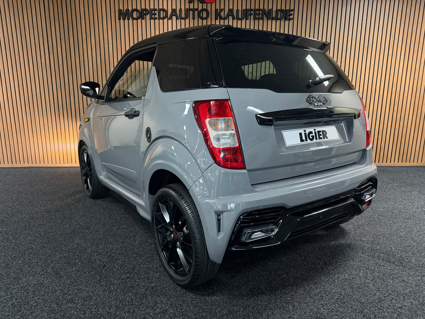 Ligier JS50 Ultimate Sport | Nardo Grau | Facelift | Servo | Ambilight | Rückfahrkamera | 8 PS leiser DCI motor | 45 km/h | Innerhalb 250 KM Kostenlose Lieferung | Mopedauto | Leichtmobile