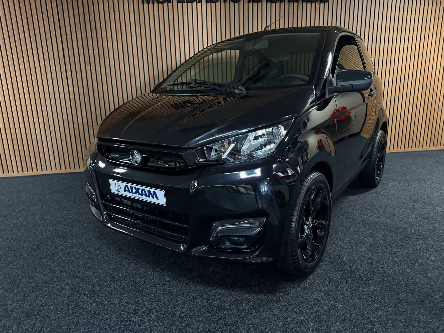 Aixam Coupé Sport Black on Black | Apple Carplay/Android | Rückfahrkamera | 8 PS motor | 45 km/h | Innerhalb 250 KM Kostenlose Lieferung | Mopedauto | Leichtmobile