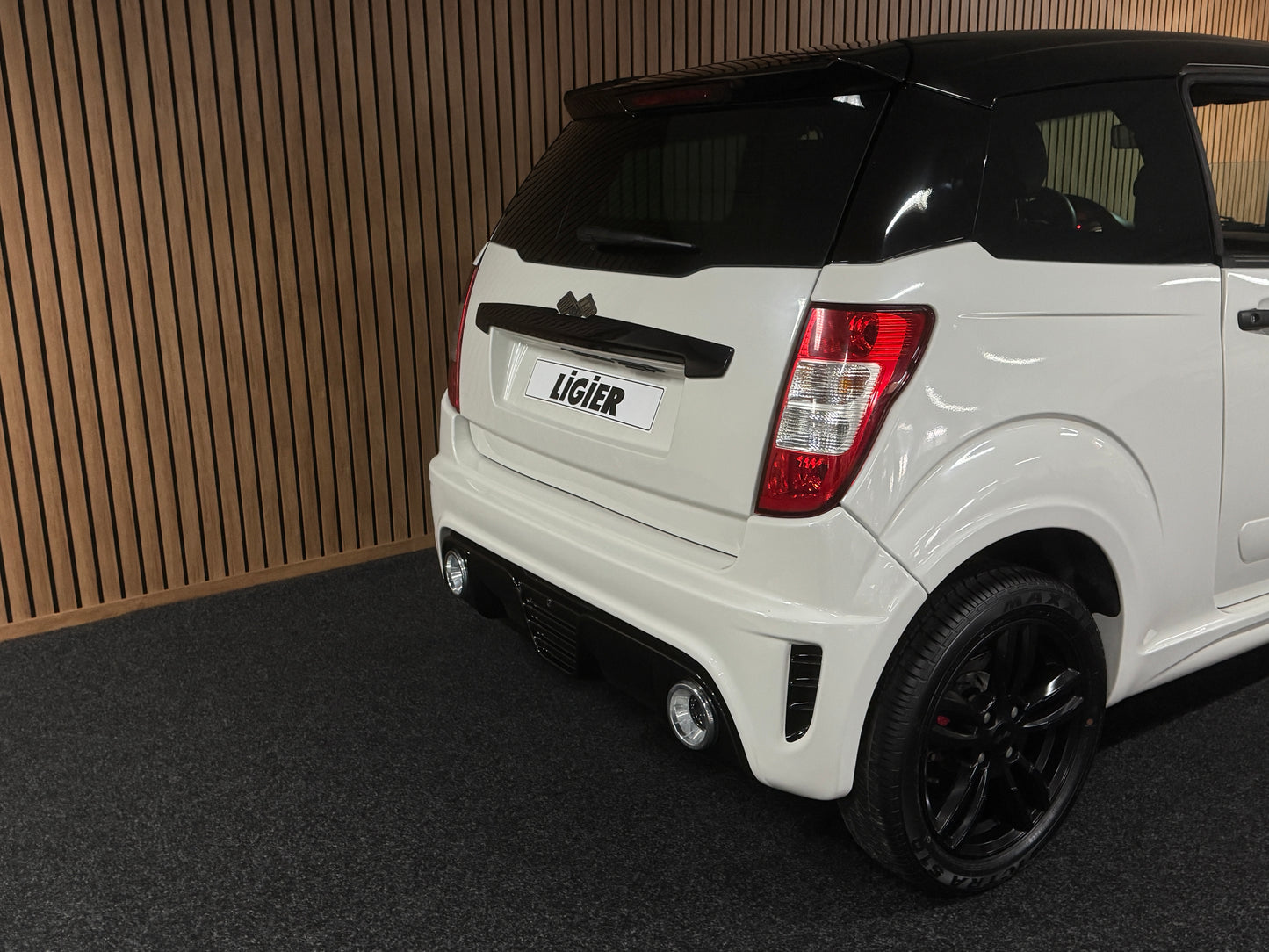 Ligier JS50 Sport | 8 PS Lombardini | 45 km/h | Rückfahrkamera | Innerhalb 250 KM Kostenlose Lieferung | Mopedauto | Leichtmobile