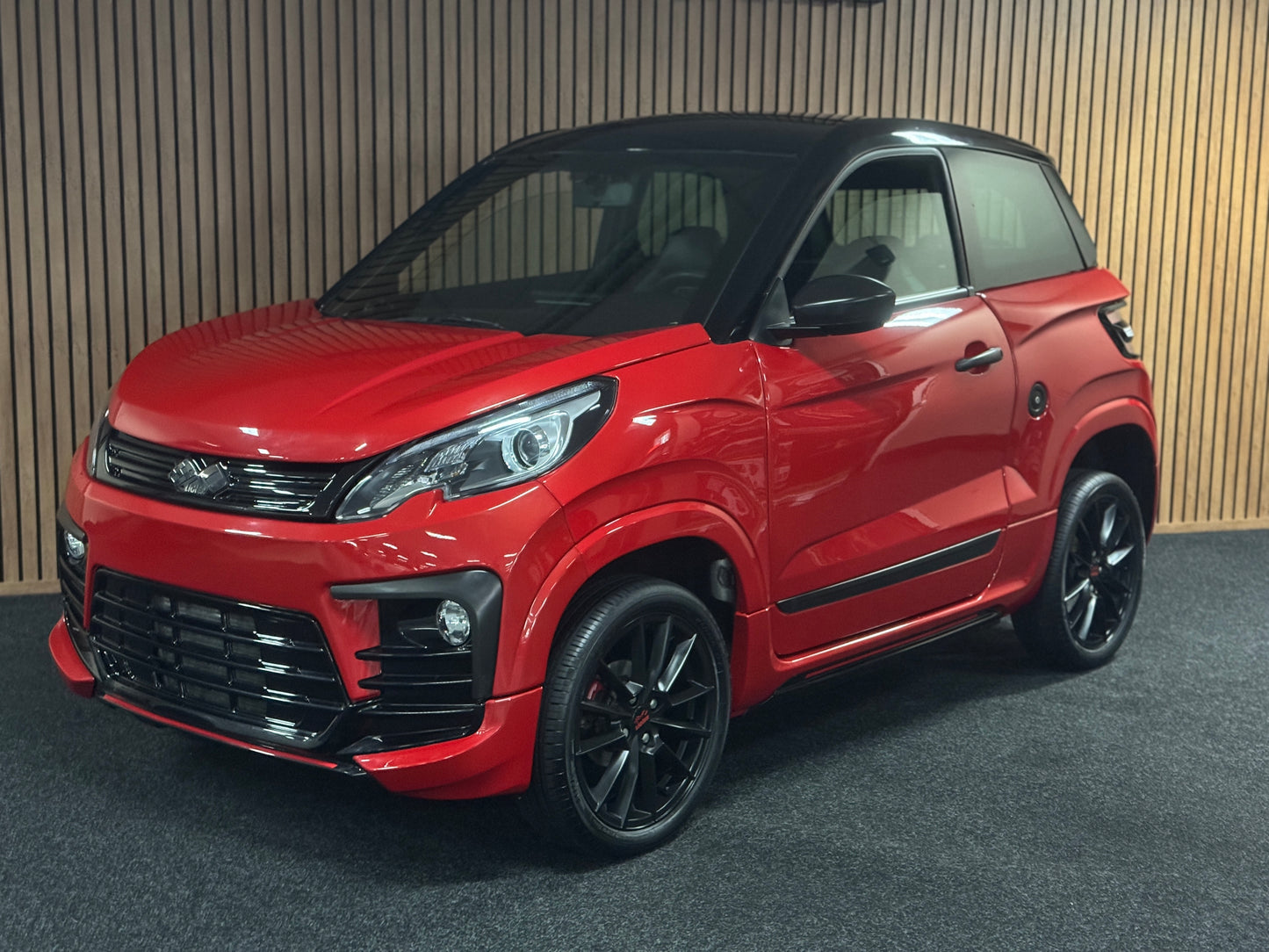 Ligier JS60 Sport Ultimate 2024 | 3053 KM !! | Servolenkung | Ambientebeleuchtung 8 PS leiser DCI Motor | 45 km/h | Rückfahrkamera | Innerhalb 250 KM Kostenlose Lieferung | Mopedauto | Leichtmobile