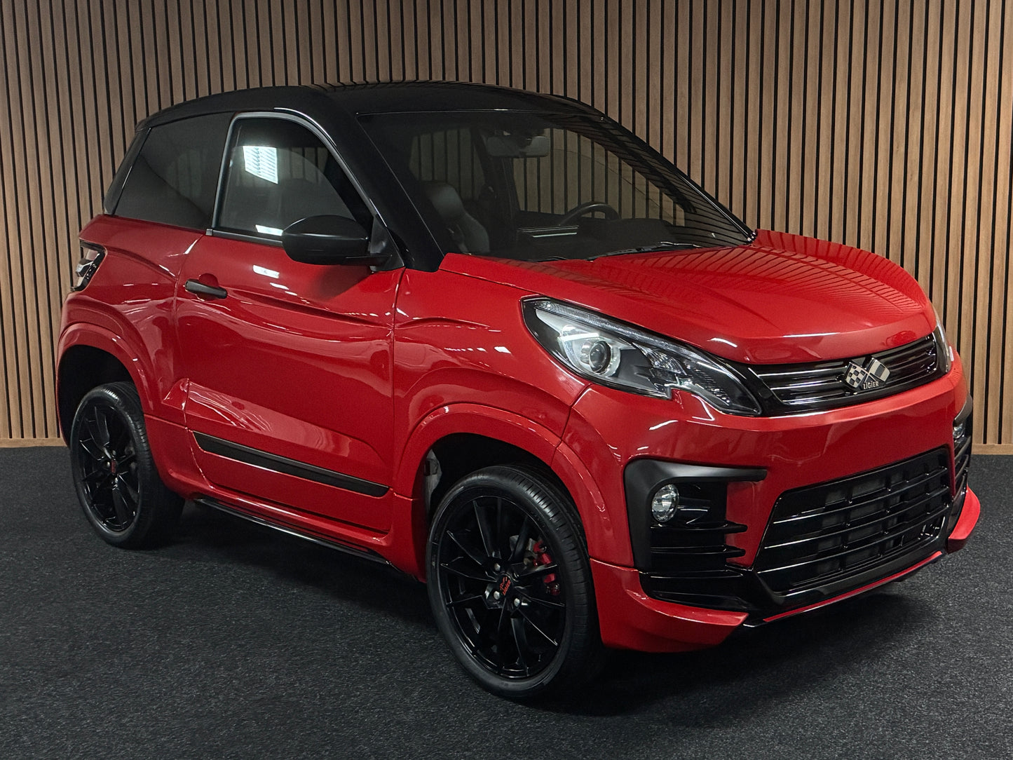 Ligier JS60 Sport Ultimate 2024 | 3053 KM !! | Servolenkung | Ambientebeleuchtung 8 PS leiser DCI Motor | 45 km/h | Rückfahrkamera | Innerhalb 250 KM Kostenlose Lieferung | Mopedauto | Leichtmobile