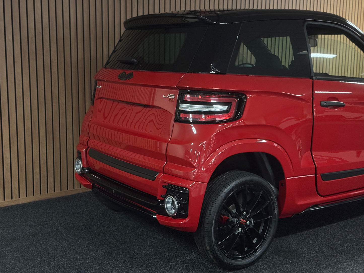 Ligier JS60 Sport Ultimate 2024 | 3053 KM !! | Servolenkung | Ambientebeleuchtung 8 PS leiser DCI Motor | 45 km/h | Rückfahrkamera | Innerhalb 250 KM Kostenlose Lieferung | Mopedauto | Leichtmobile