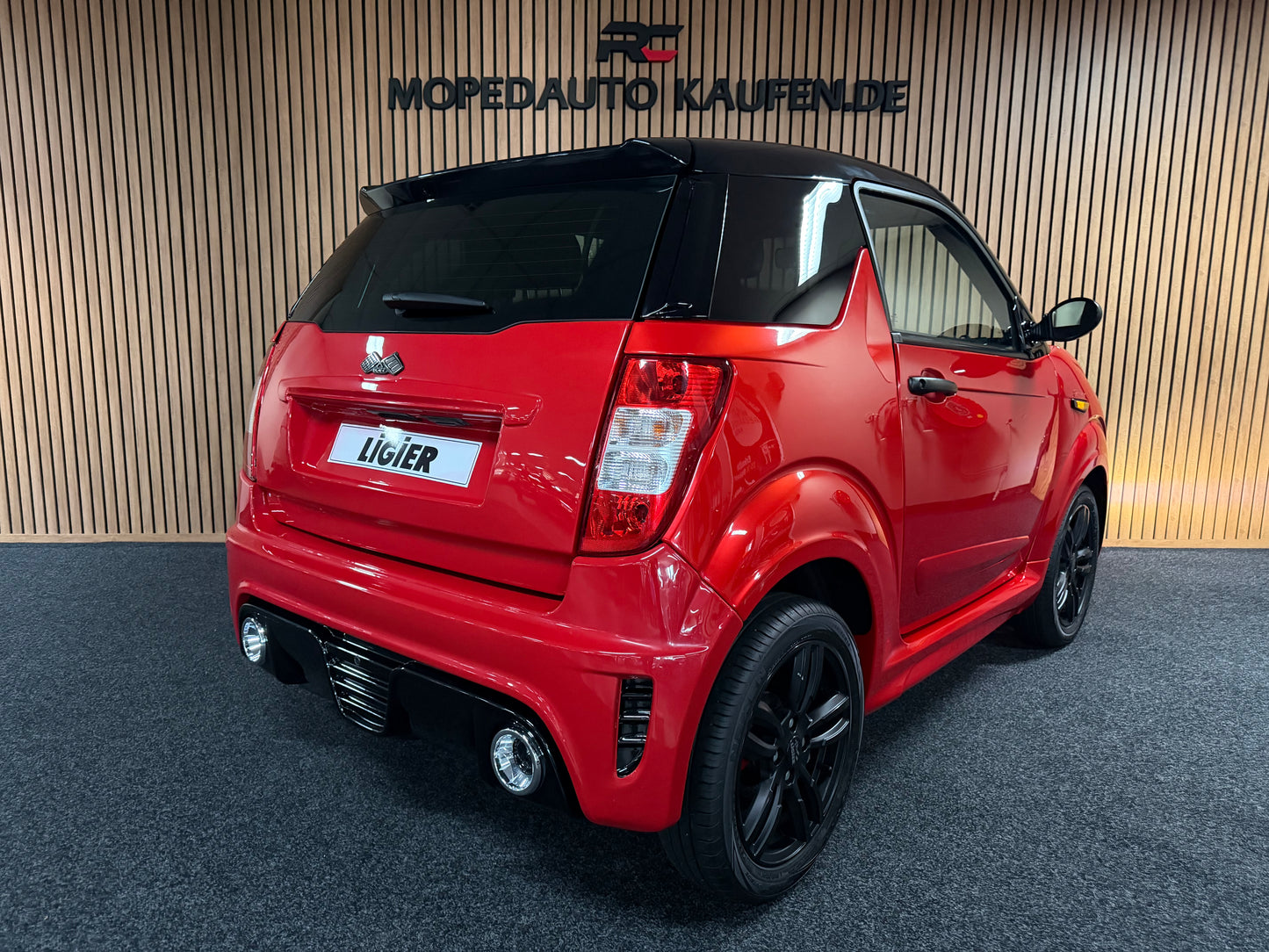 Ligier JS50 Sport | Servo | Rückfahrkamera | Apple Carplay/Android | 8 PS | 45 km/h | Innerhalb 250 KM Kostenlose Lieferung | Mopedauto | Leichtmobile